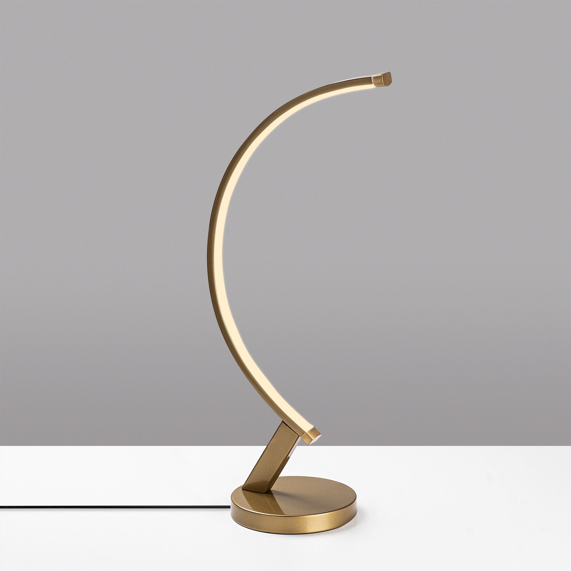 Candeeiro de Mesa Elegante Dourada, Corpo em Metal, 47 cm de Altura, Base de 13 cm, Cabo de 200 cm, IRC de 80, LED 12W 3000K | Ideal para Decoração e Iluminação Moderna