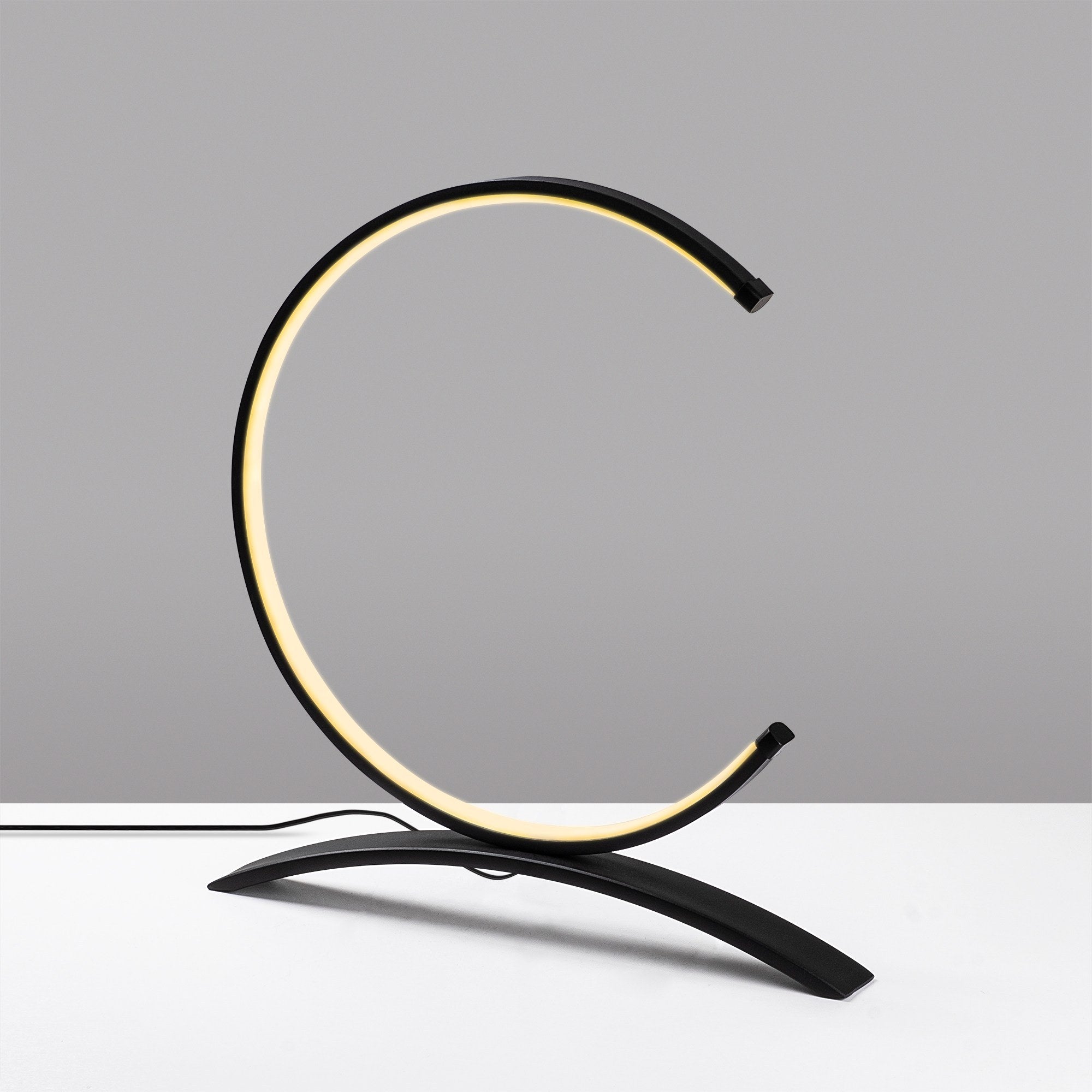 Candeeiro de Mesa Elegante Preta, Corpo de Metal, 35 cm de Largura, 34 cm de Altura | LED 12W, 3000K, Interruptor Liga/Desliga, Cabo de 200 cm | Iluminação Elegante para Casa e Escritório