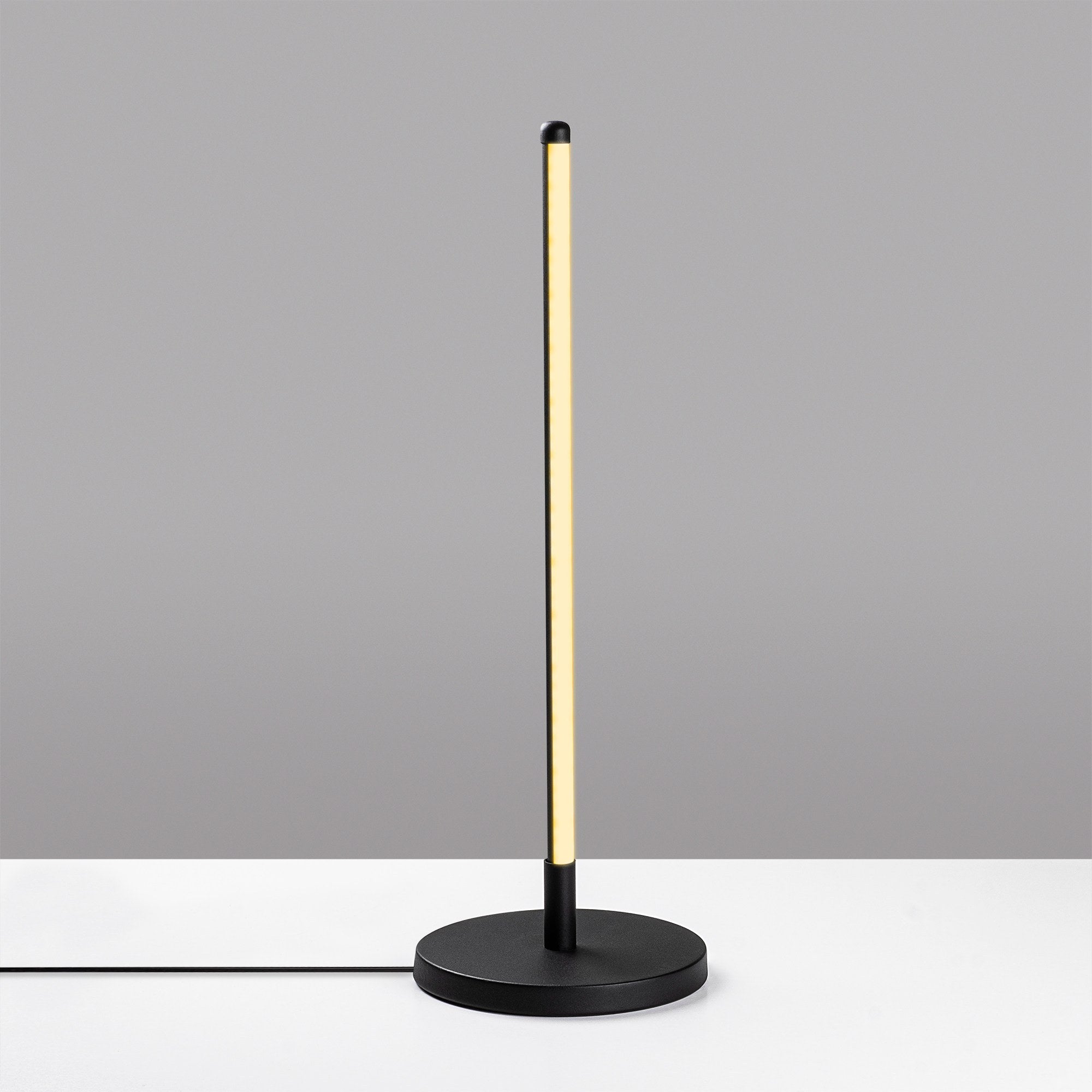 Candeeiro de Mesa Elegante Preta, Corpo de Metal, 51 cm de Altura, Base de 18 cm, Cabo de 200 cm, LED 12W 3000K, Interruptor Liga/Desliga | Iluminação Elegante para Casa e Escritório