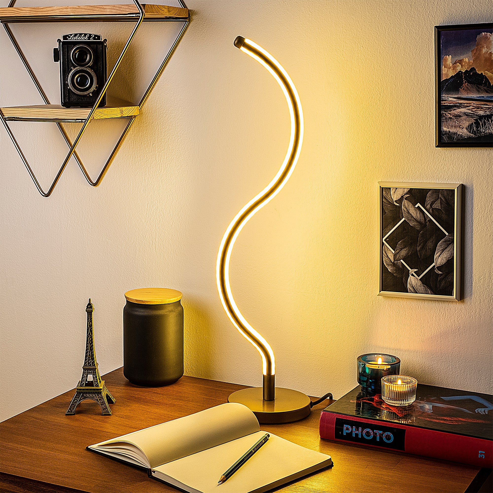 Candeeiro de Mesa Elegante Dourada, Corpo em Metal, 57 cm de Altura, Base de 13 cm, Cabo de 200 cm, IRC de 80, LED 16 W 3000 K | Iluminação Elegante para Decoração de Casa e Escritório