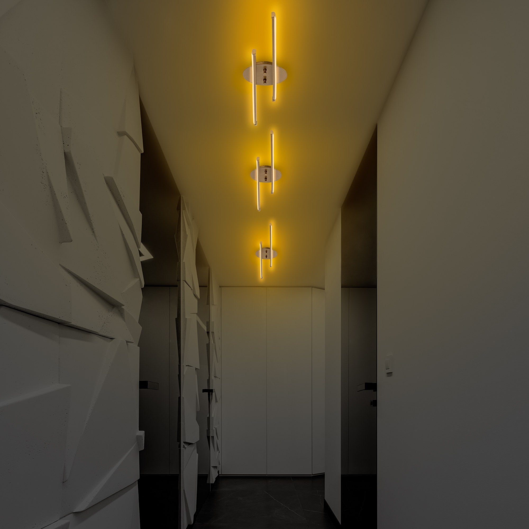 Candeeiro de Teto Dourado Elegante, Corpo em Metal, 86 x 5 x 17 cm | LED Integral 16W 3000K | Iluminação Elegante para Decoração e Ambiente Modernos