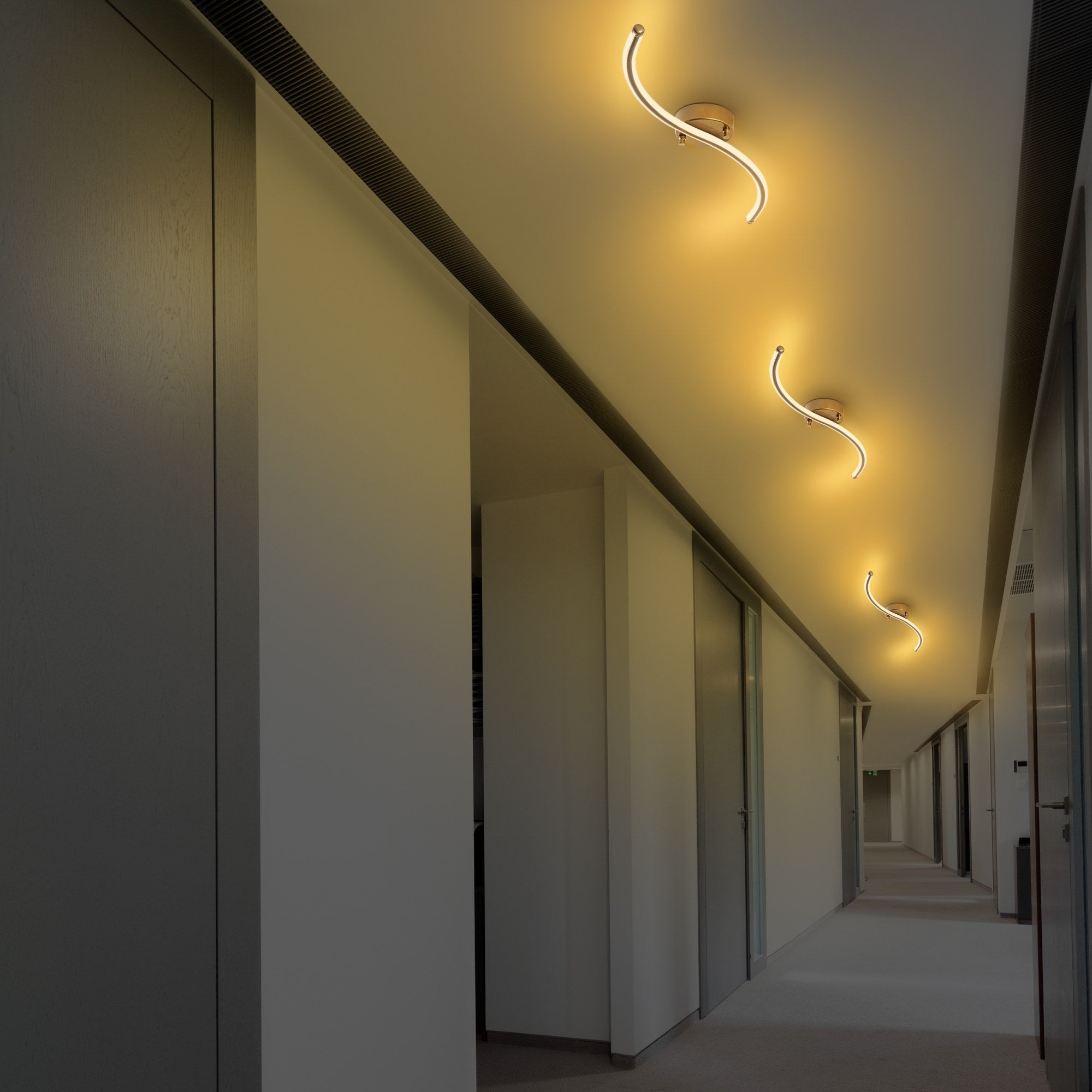 Candeeiro de Teto Dourado Elegante, Corpo em Metal, 67 cm de Largura, 5 cm de Altura, 10 cm de Profundidade | LED Integral 16W 3000K | Iluminação Elegante para Espaços Modernos