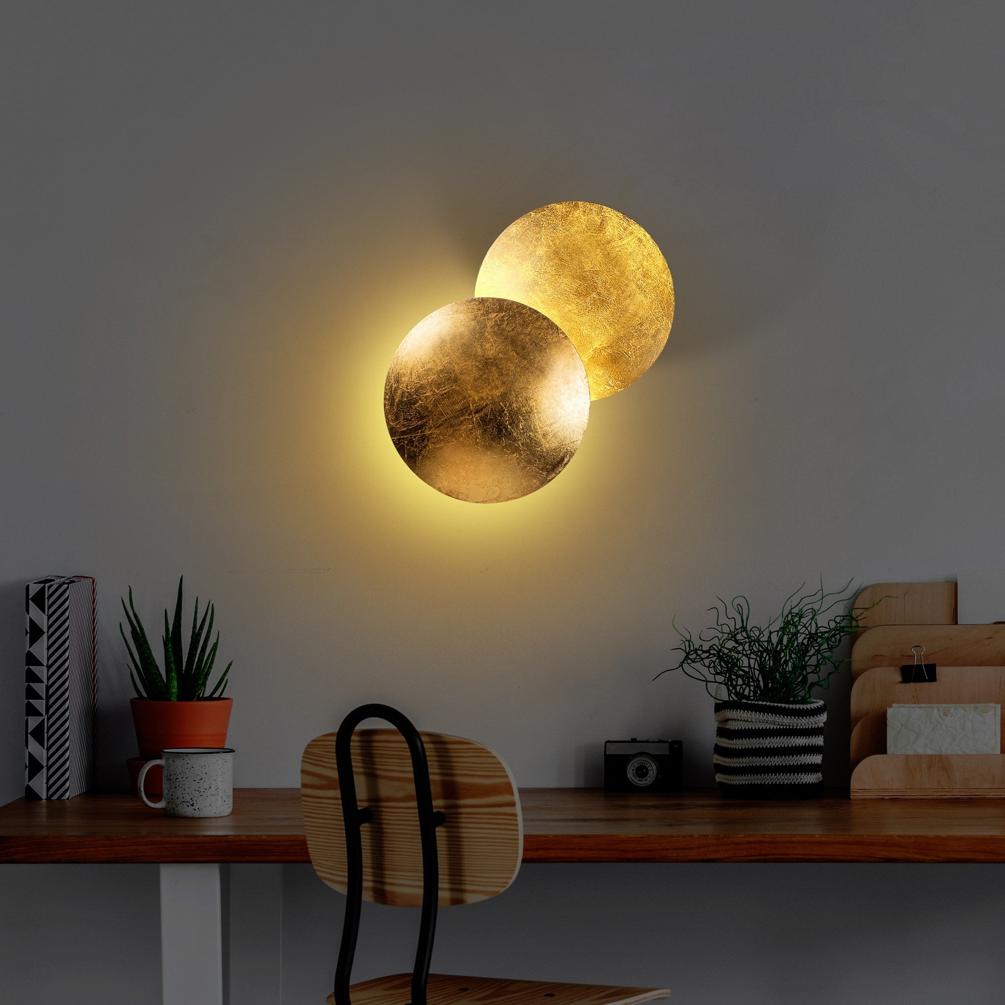 Candeeiro de Parede Elegante Dourada, Corpo em Metal, 25x25x16 cm | LED SMD 5W 3000K | Iluminação Elegante para Decoração Moderna, Classificação IP20, Perfeita para Qualquer Ambiente