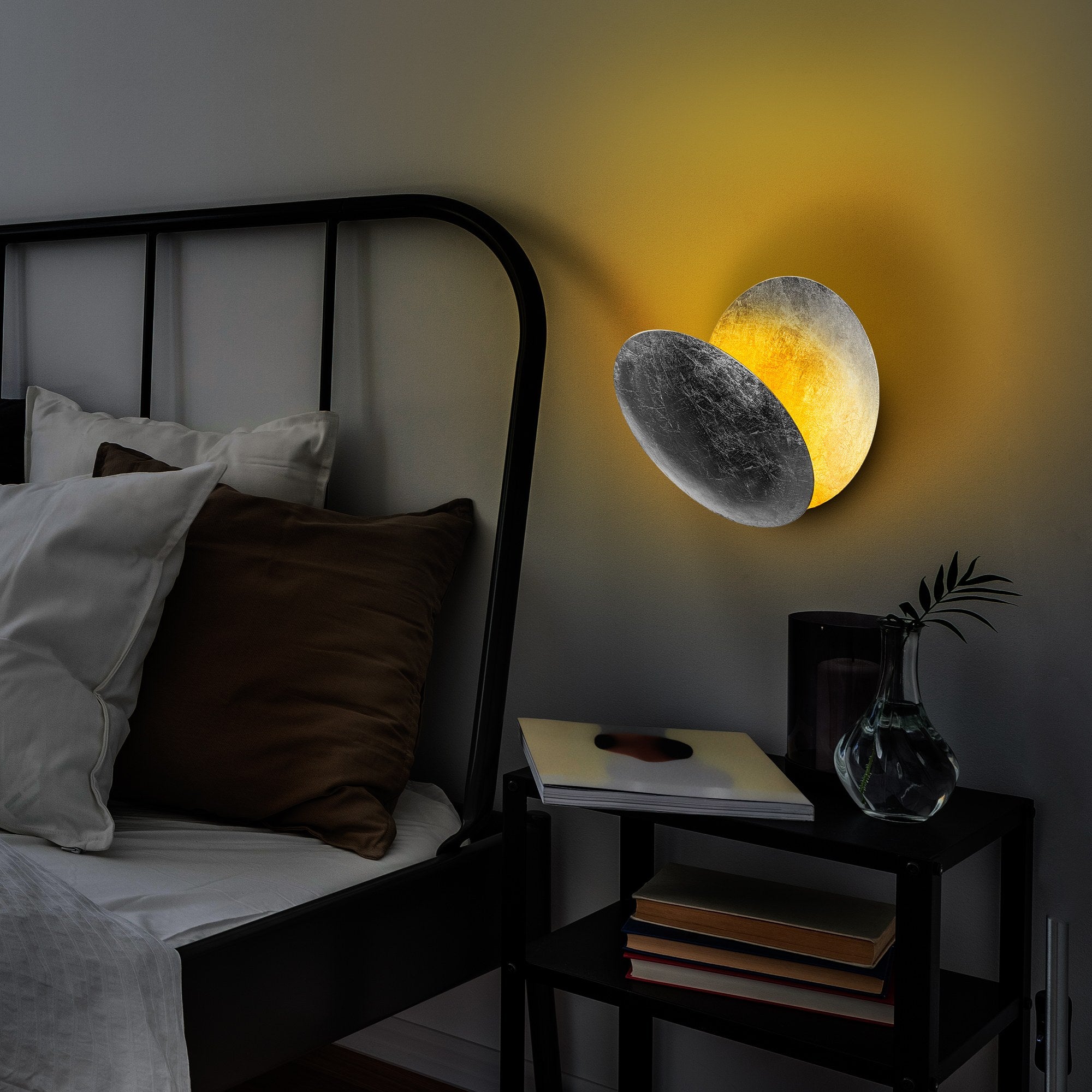 Candeeiro de Parede prateada elegante, corpo de metal, 25x25x16 cm | LED SMD 5W 3000K | Classificação IP20 | Design moderno para iluminação residencial e comercial