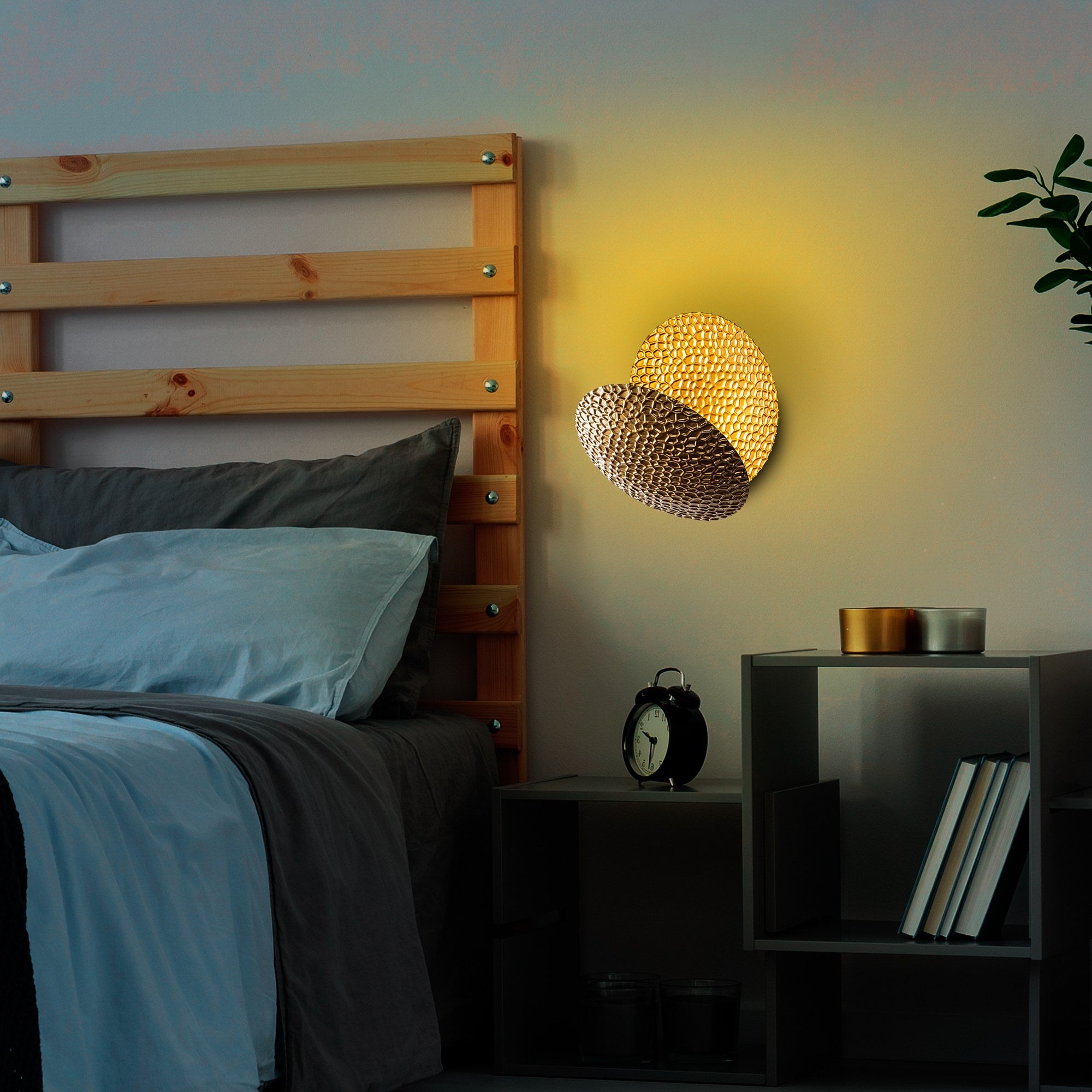 Candeeiro de Parede Elegante Dourada, Corpo em Metal, 21x21x15 cm | LED SMD 5W 3000K | Iluminação Elegante para Decoração Moderna, Classificação IP20, Perfeita para Qualquer Ambiente