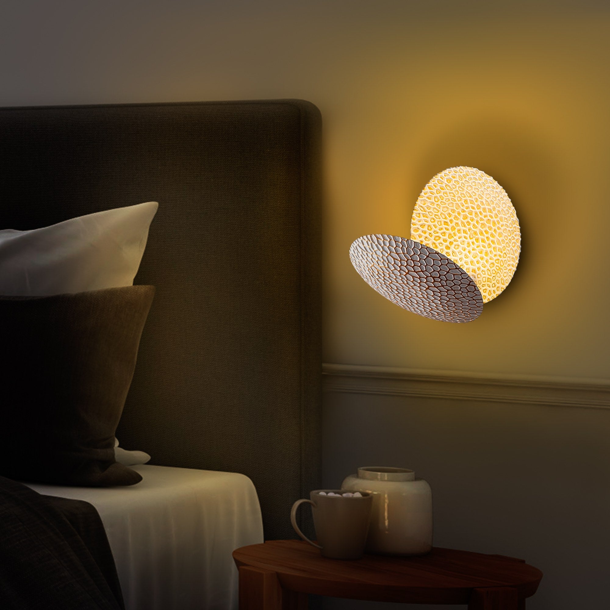 Candeeiro de Parede Elegante com Corpo em Metal, Acabamento Branco e Dourado, 21x21x15 cm | LED SMD 5W 3000K | Iluminação Elegante para Decoração e Ambiente Modernos
