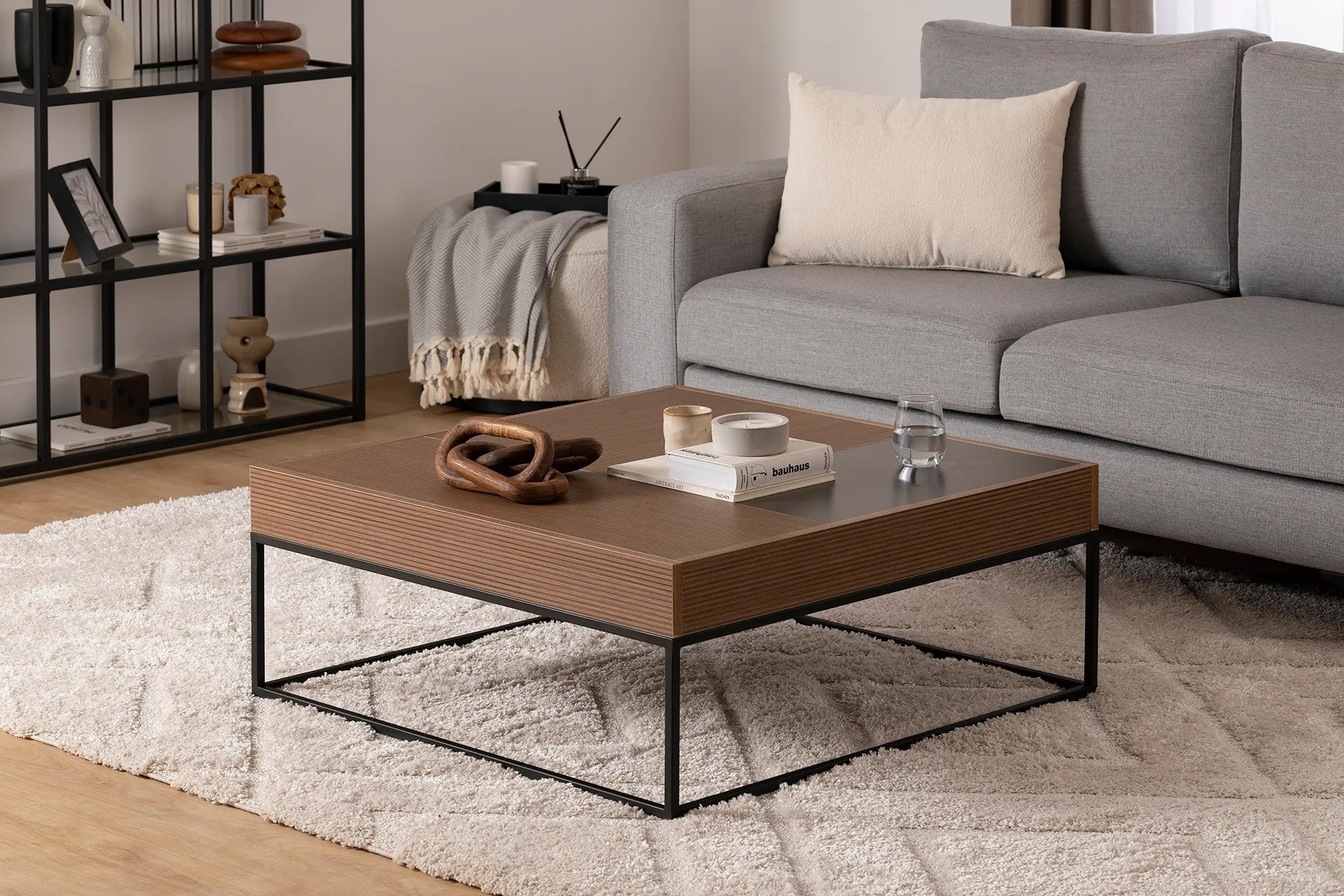 Mesa de Centro Elegante em Nogueira, 90 x 90 x 37 cm | Aglomerado 100% Revestido em Melamina, Pés de Metal | Design Durável e Elegante para Espaços Modernos