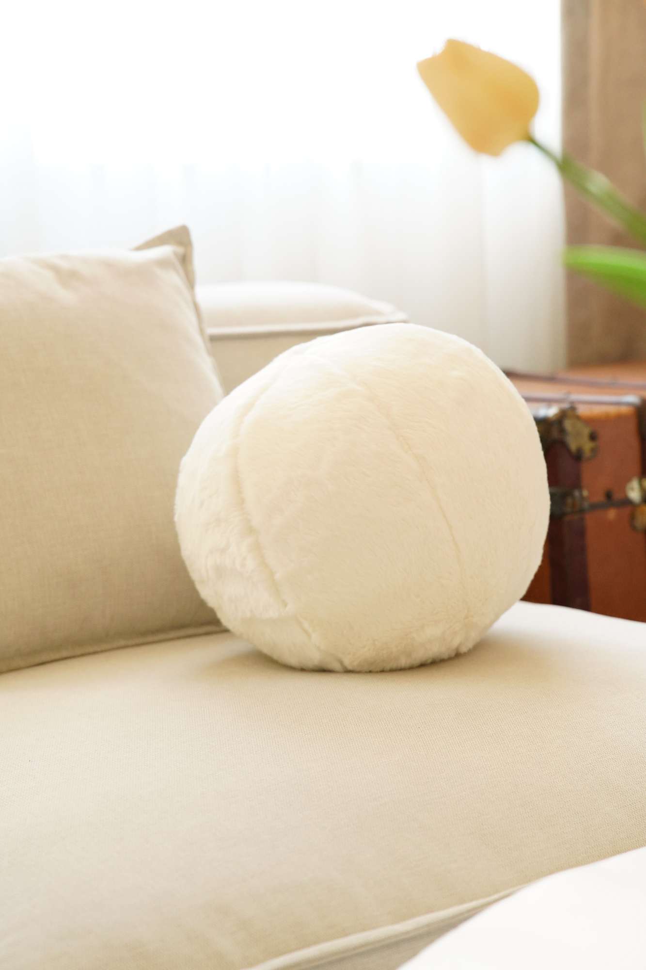 Almofada – 25 x 25 x 25 cm – Creme – 75% Poliéster Reciclado e 25% Poliéster