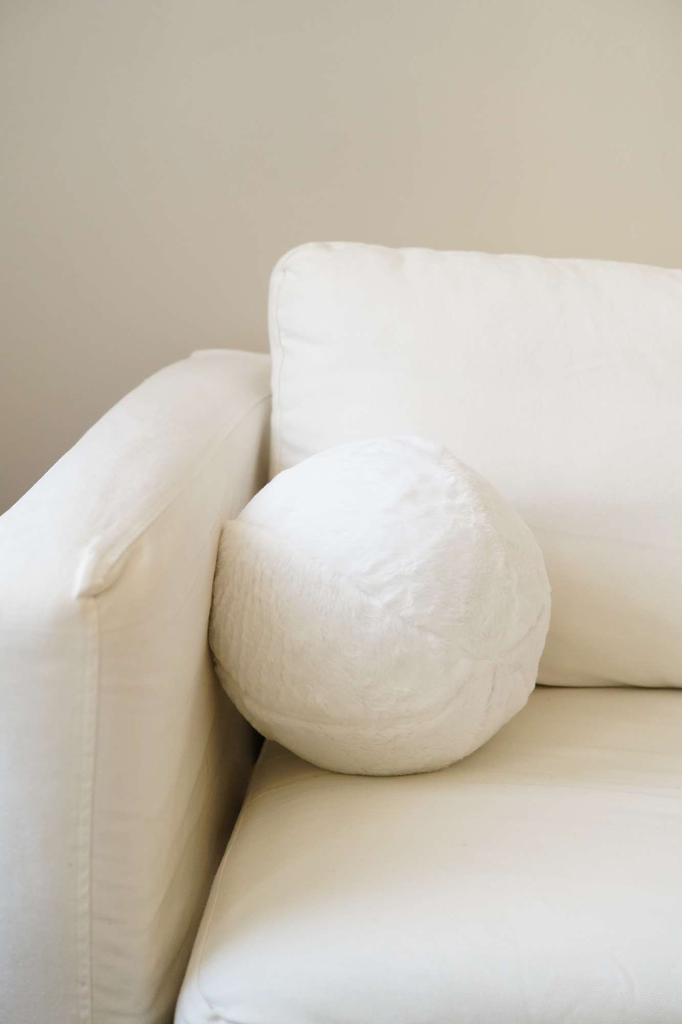 Almofada – 25 x 25 x 25 cm – Off white – Poliéster reciclado