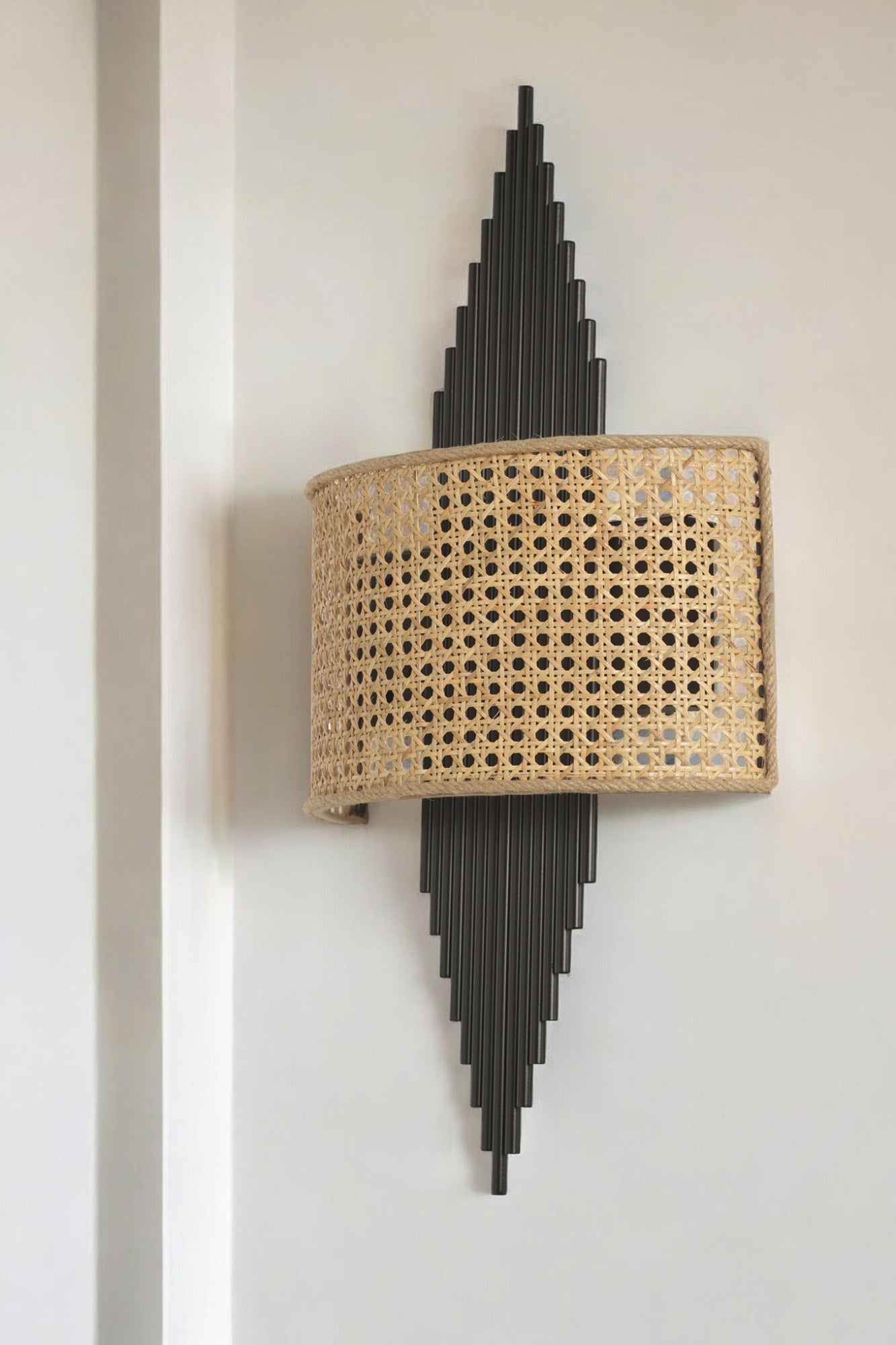 Candeeiro de Parede – 65 cm – Preto e Bege – Metal e Tecido