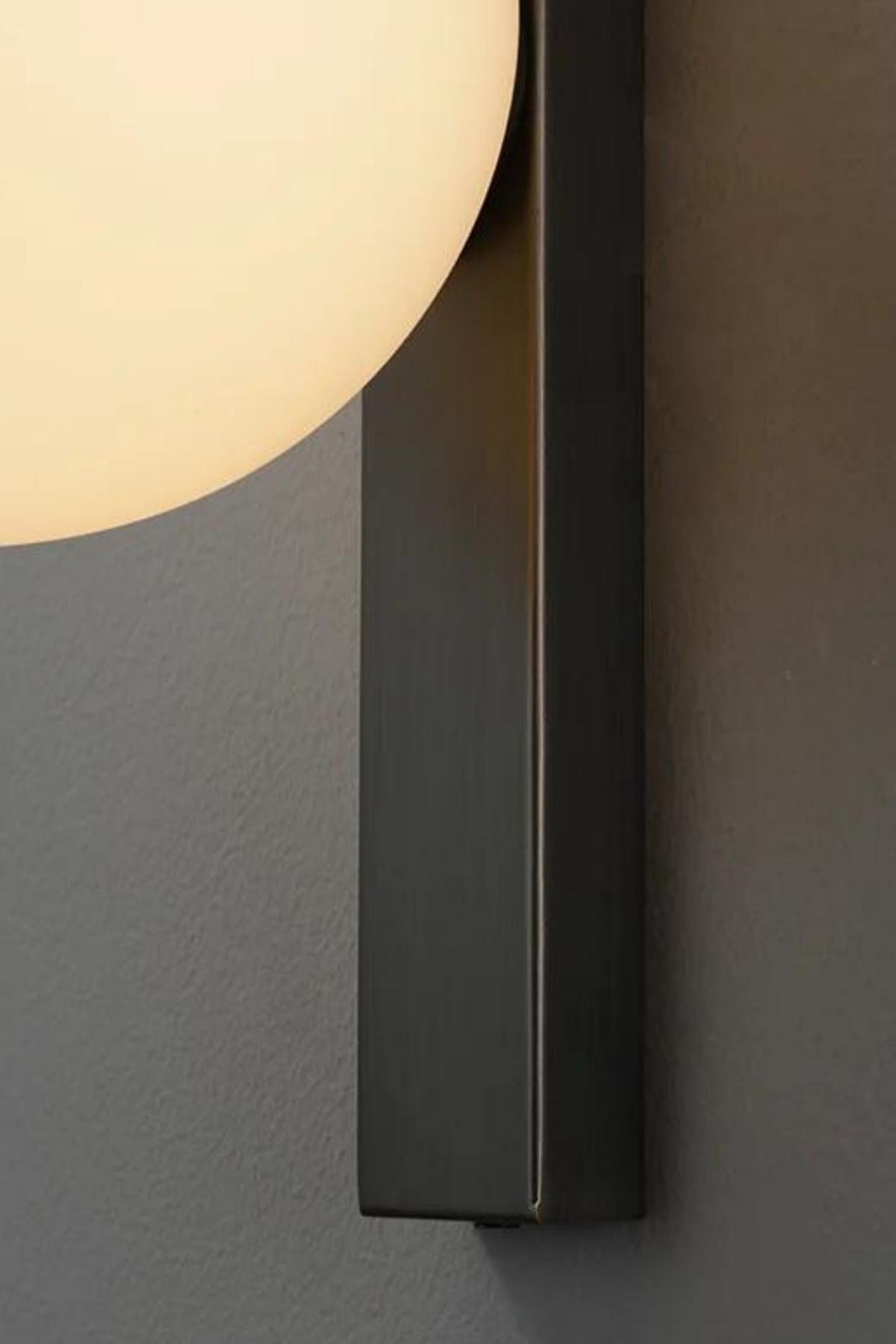 Candeeiro de Parede – 45 cm – Preto e creme – Metal e vidro