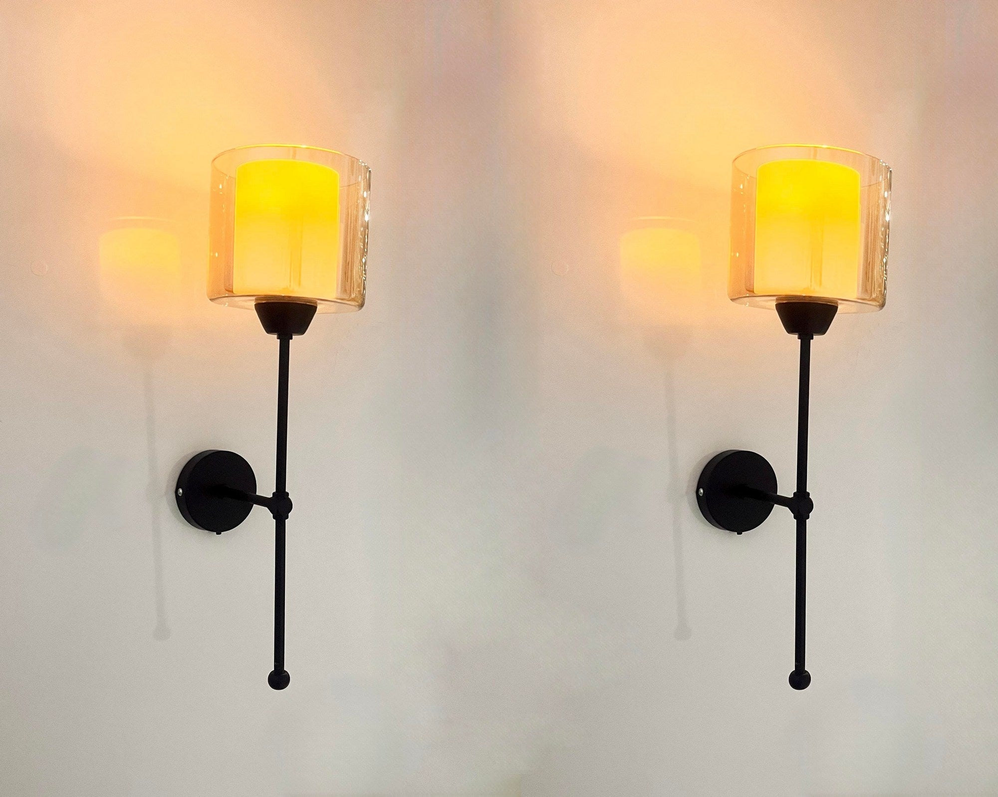 Candeeiro de Parede – 60 cm – Preto e creme – Metal e vidro