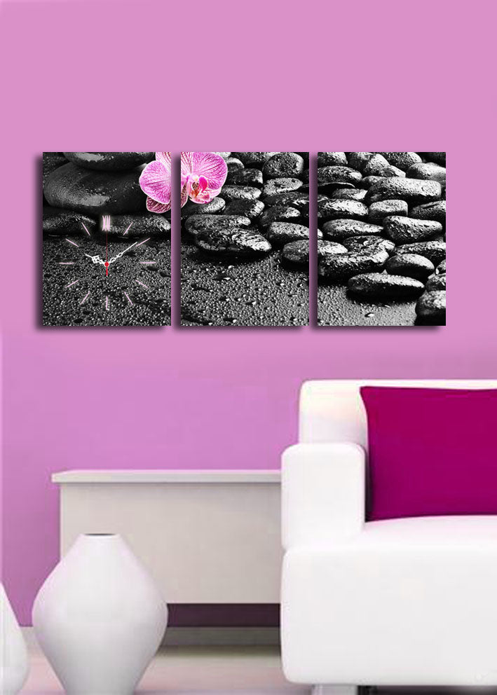 Relógio de Parede em Tela Decorativa (3 Peças) Multicolor – Tela Suede 100%, 30x40 cm cada, Total 96x40 cm, Moldura de Madeira 3 cm