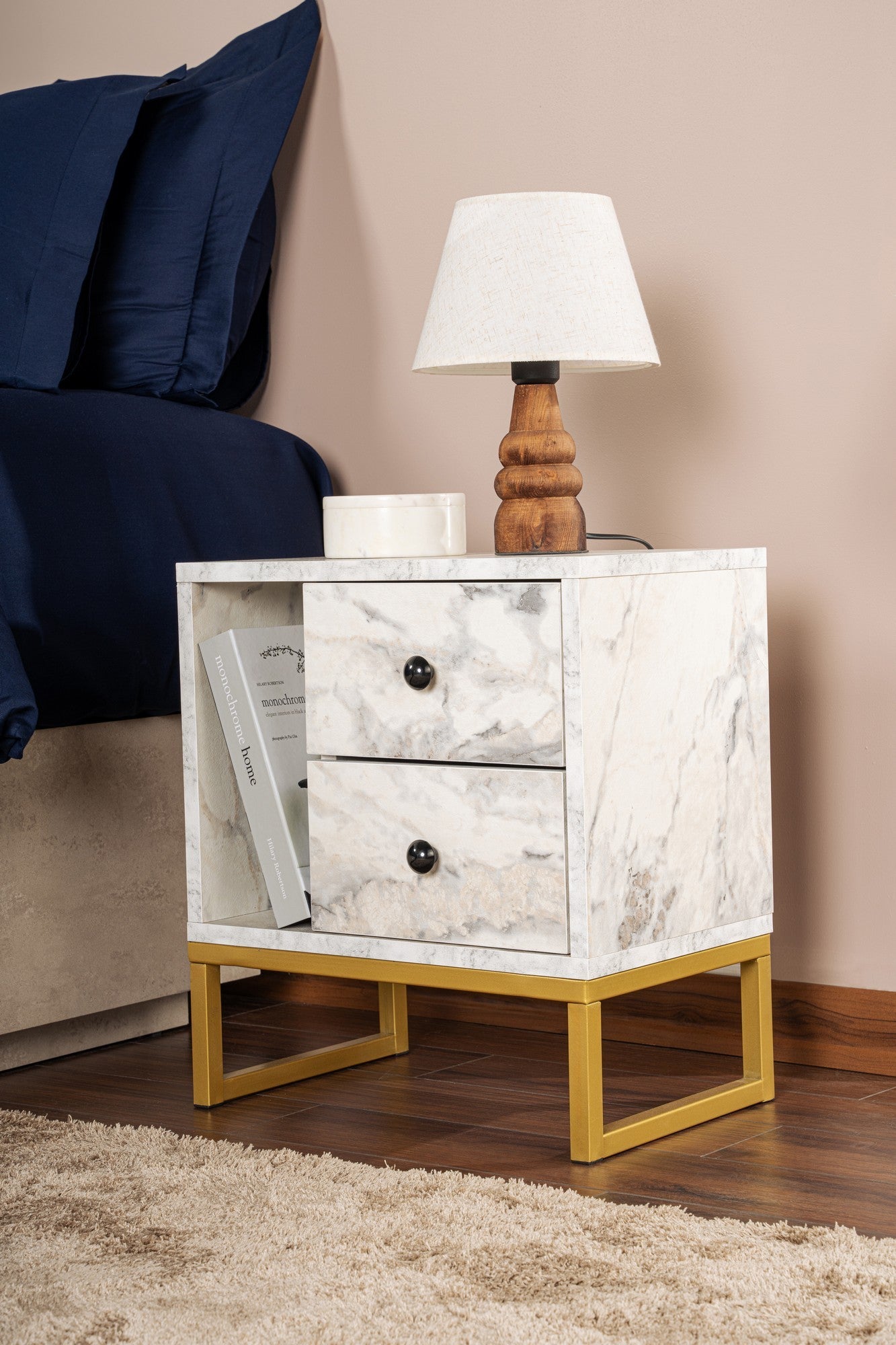 Mesa de cabeceira elegante com acabamento em mármore frésia e dourado, 45,2 cm L x 50 cm A x 29,5 cm P | 100% revestida em melamina, 18 mm de espessura, pernas de metal resistentes | Design moderno