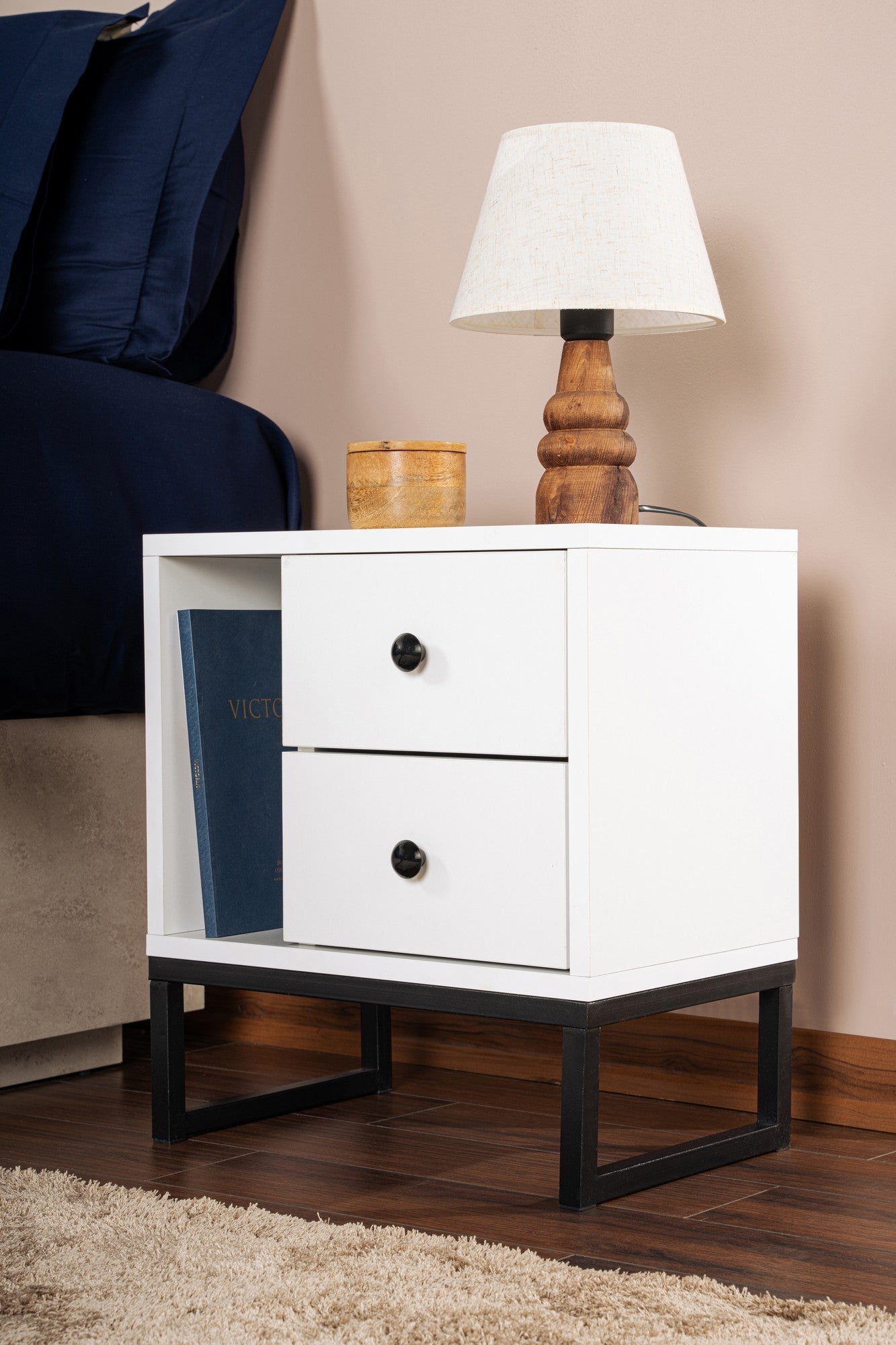 Mesa de Cabeceira Elegante com Pés de Metal, Branca e Preta, 45,2 x 50 x 29,5 cm | Painel de Partículas 100% Revestido em Melamina, 18 mm de Espessura | Design Moderno para Quarto