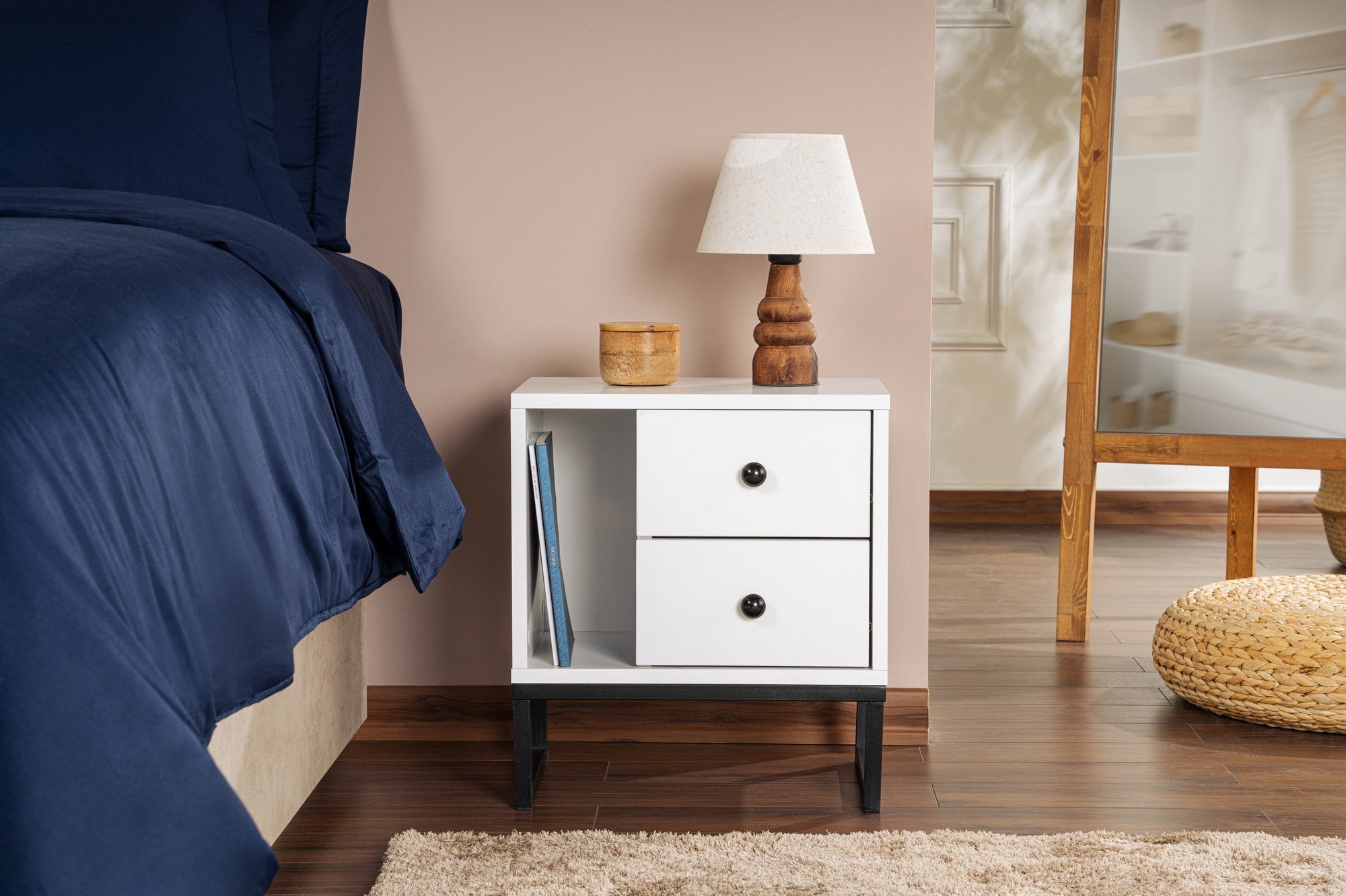 Mesa de Cabeceira Elegante com Pés de Metal, Branca e Preta, 45,2 x 50 x 29,5 cm | Painel de Partículas 100% Revestido em Melamina, 18 mm de Espessura | Design Moderno para Quarto