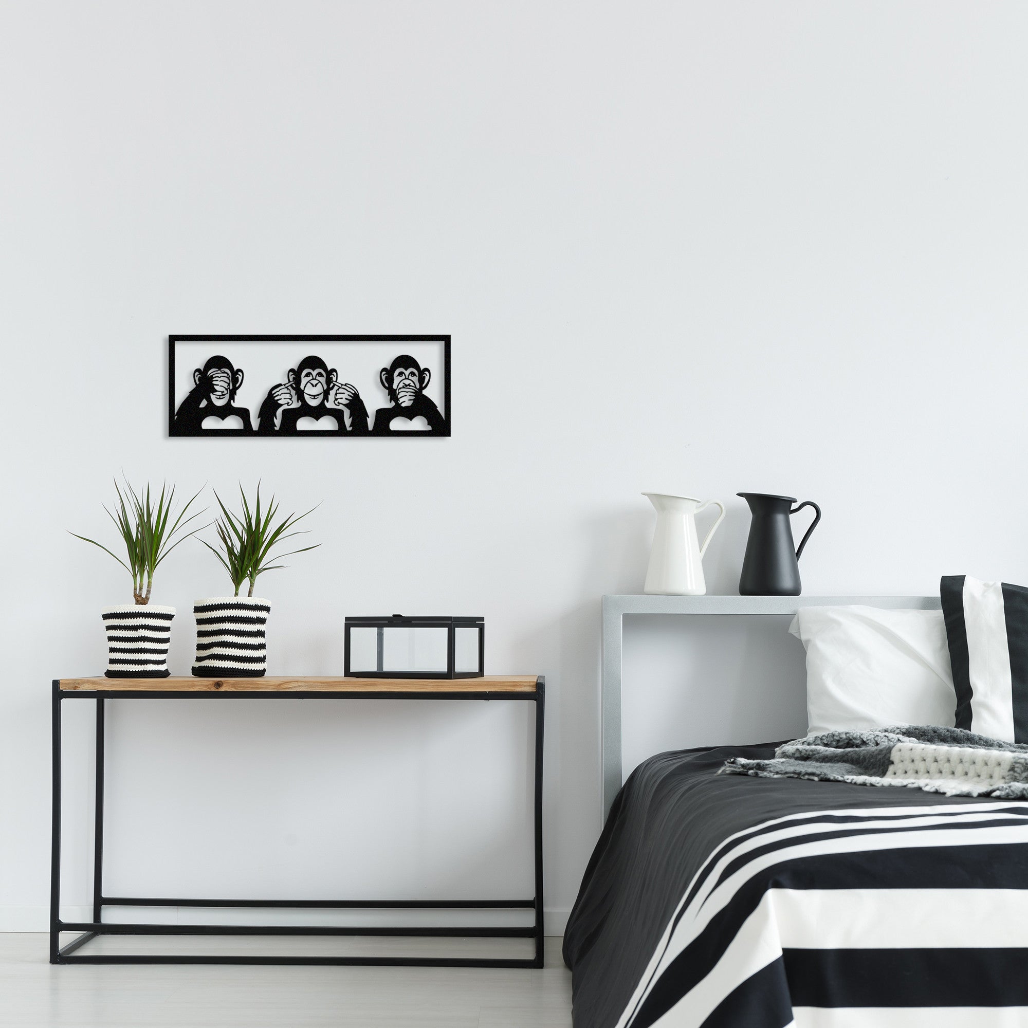 Três Macacos S em Metal Preto – Acessório Decorativo de Parede 50x18 cm