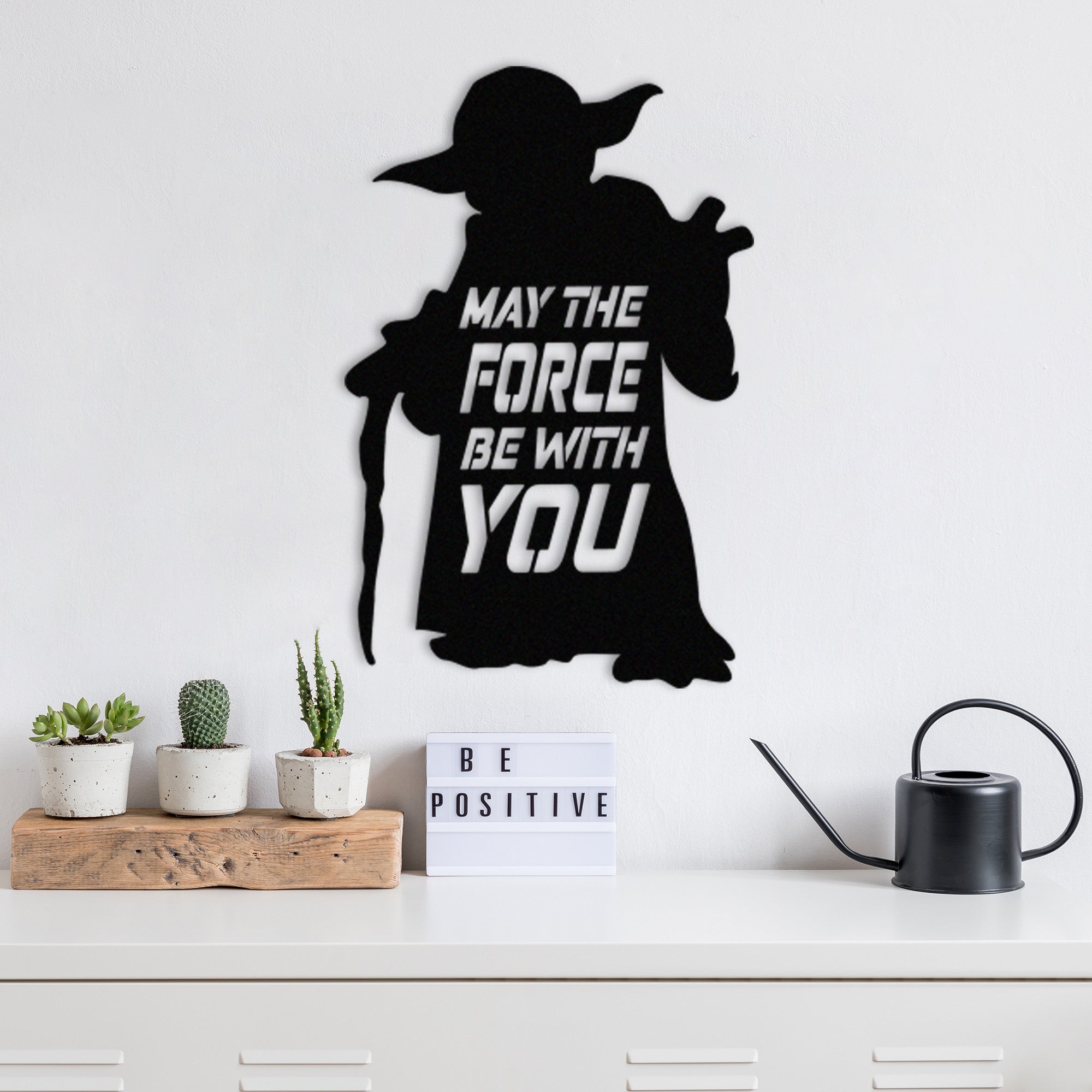 Decoração de Parede em Metal “Que a Força Esteja Contigo” – Preto, 33x50 cm