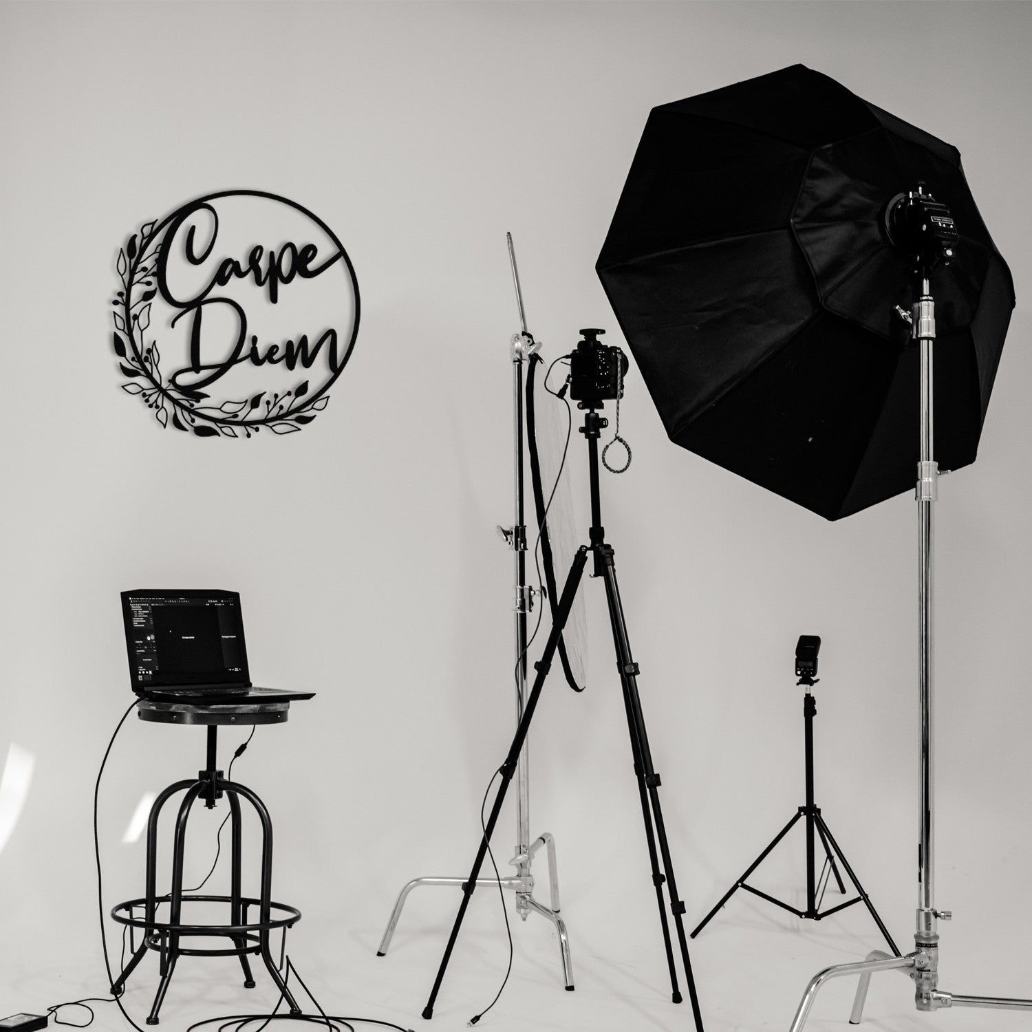 Carpe Diem — Decoração de Parede em Metal Preto 48x48 cm