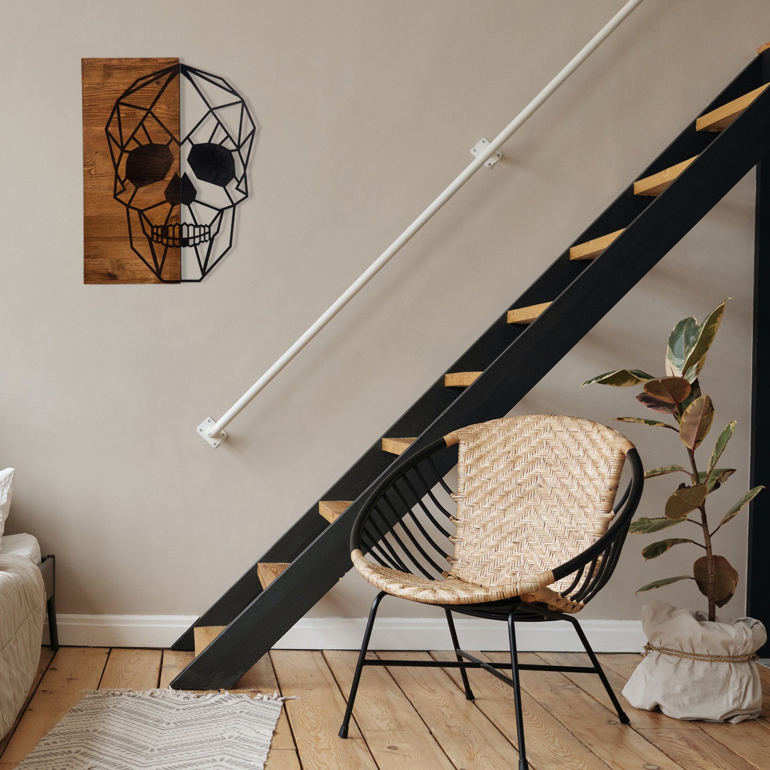 Decoração de Parede Caveira em Metal Preto com Moldura em Nogueira – 44 x 58 cm