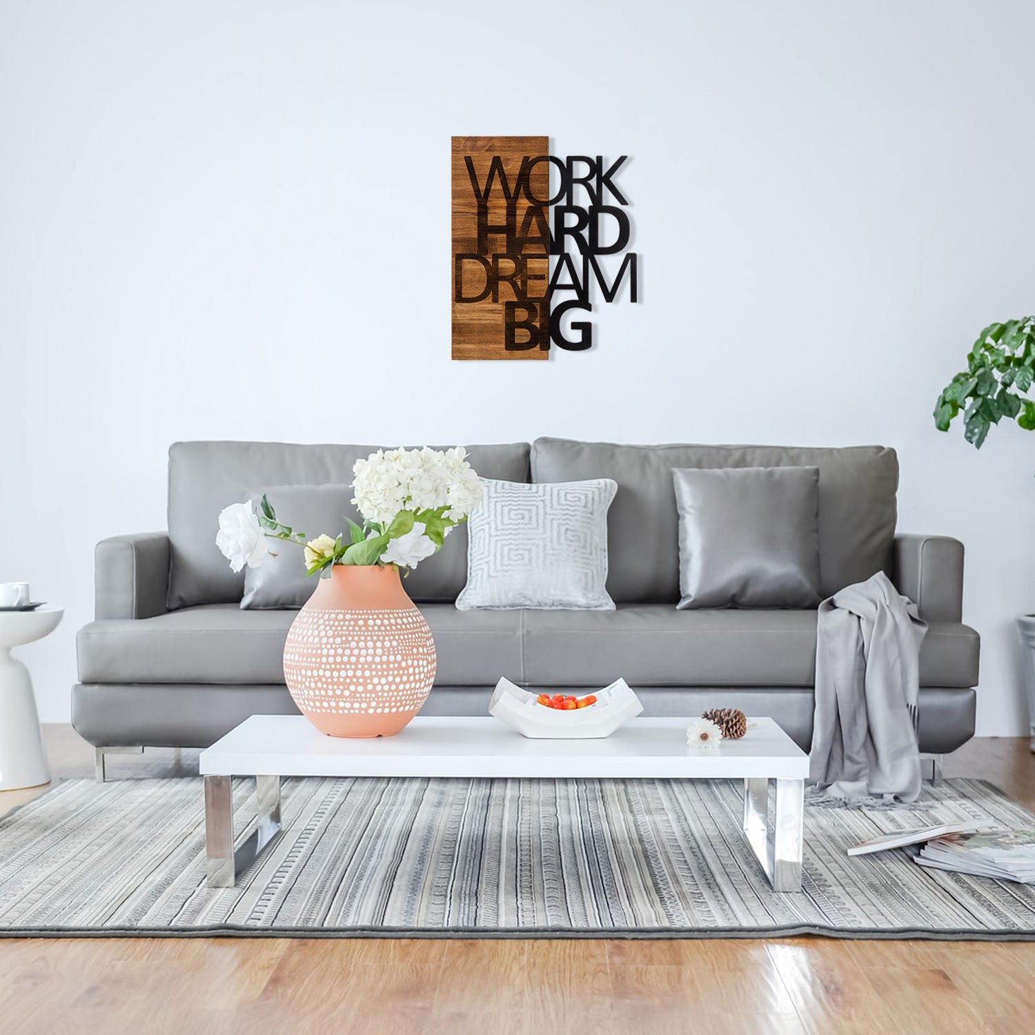 Quadro Decorativo "Work Hard Dream Big" em Metal, Moldura de Nogueira, Preto, 48 x 58 cm