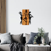 Afrikan — Acessório de Parede Decorativo em Metal Preto com Moldura em Nogueira (3 cm), 54 x 58 cm