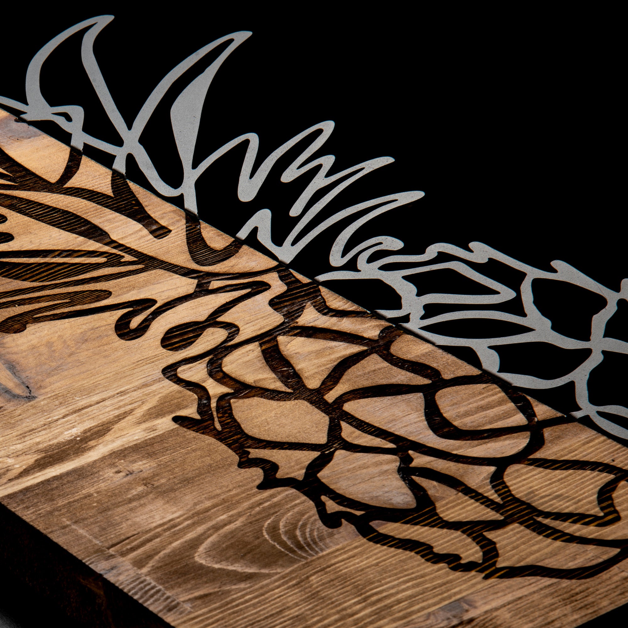 Bahama – Acessório Decorativo de Parede em Metal com Moldura de Madeira, Preto & Nogueira, 42x58 cm