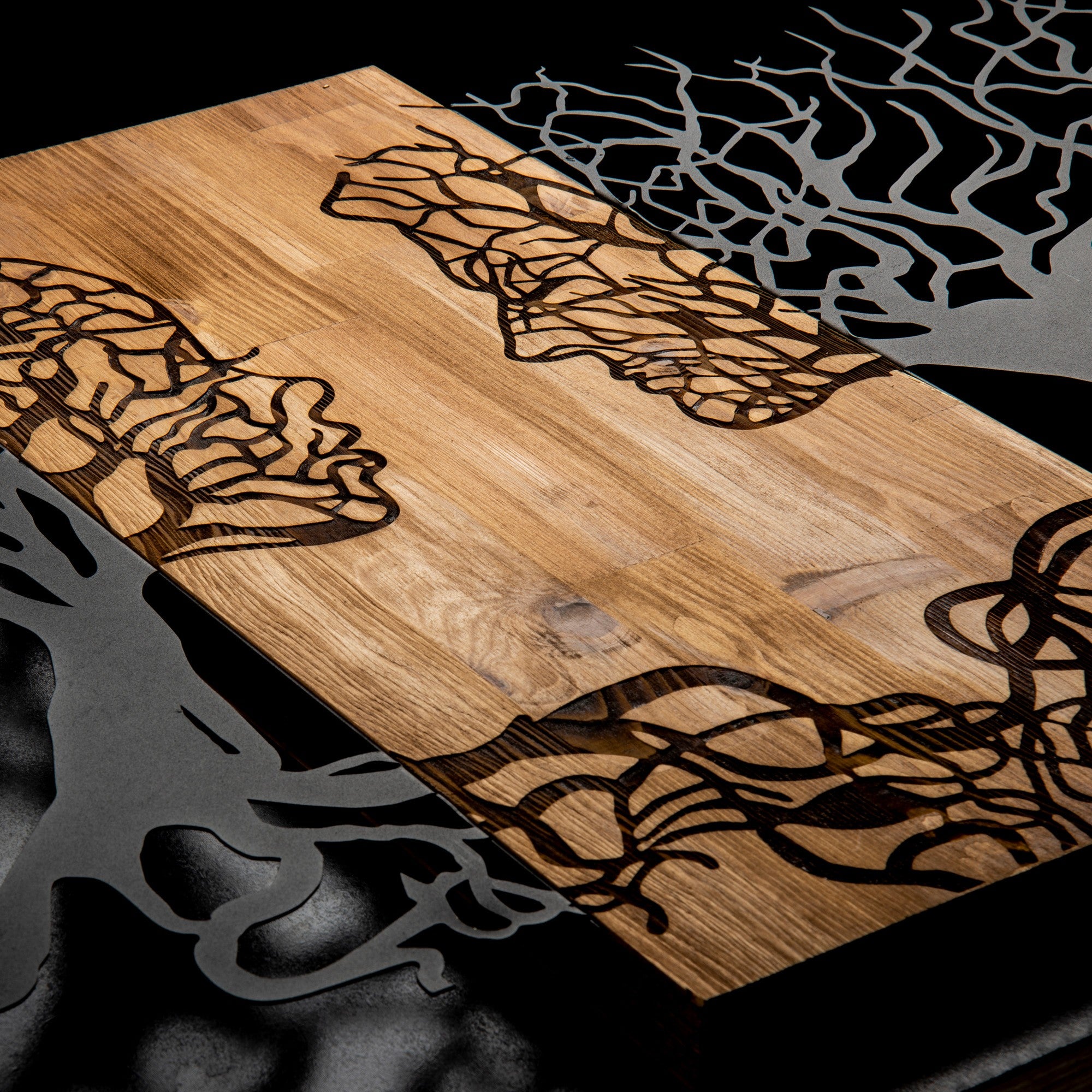 Elegante acessório decorativo de parede em madeira, 92 x 58 cm, preto e nogueira | Estrutura 100% metal (1,2 mm) e madeira maciça (3 cm) | Perfeito para decoração moderna