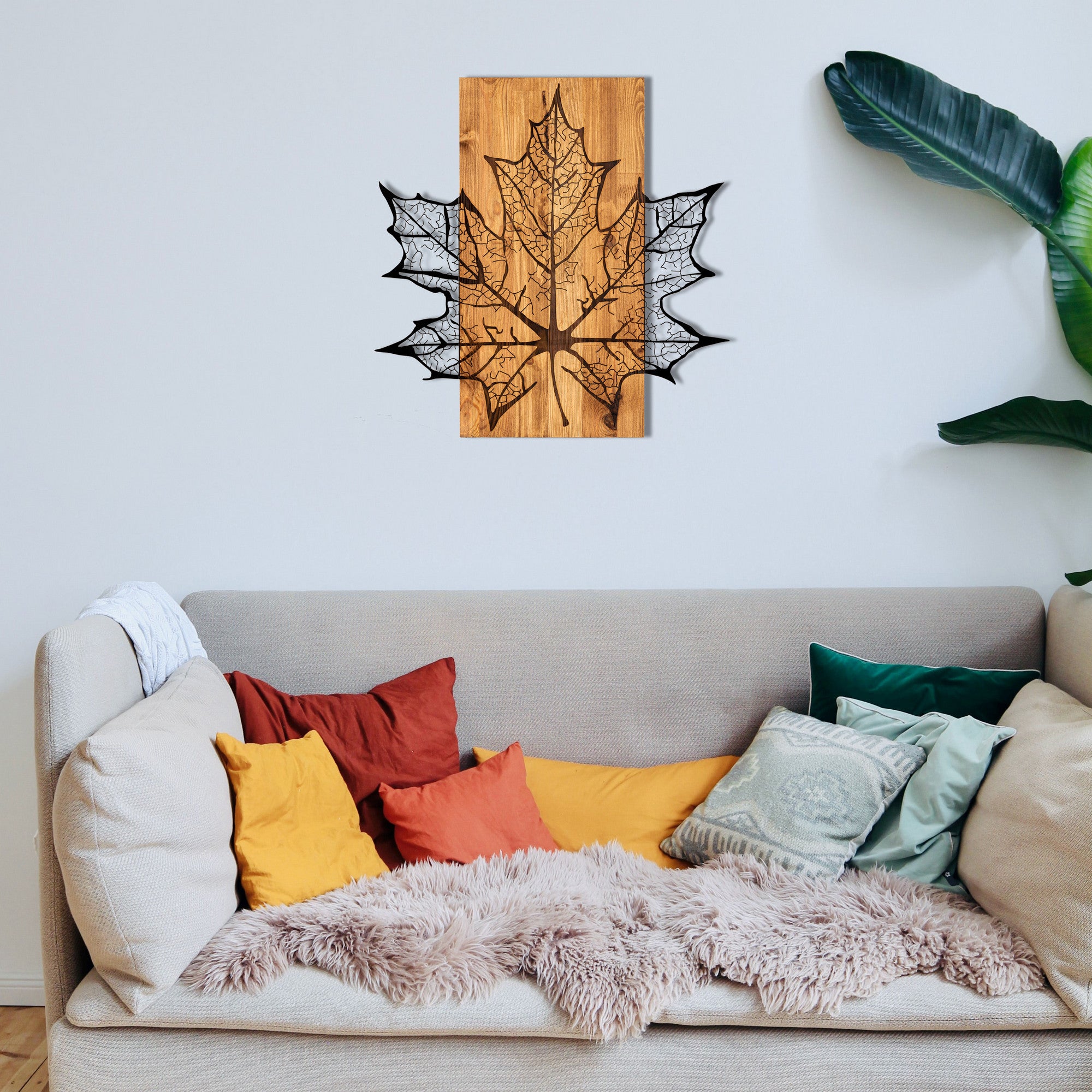 Hare – Acessório Decorativo de Parede em Metal (1,2 mm) com Moldura de Madeira Nogueira, Preto, 56 x 58 cm