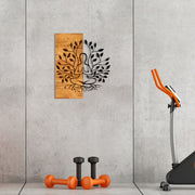 Painel Decorativo de Parede Lina — Metal Preto com Moldura em Nogueira, 48 x 58 cm