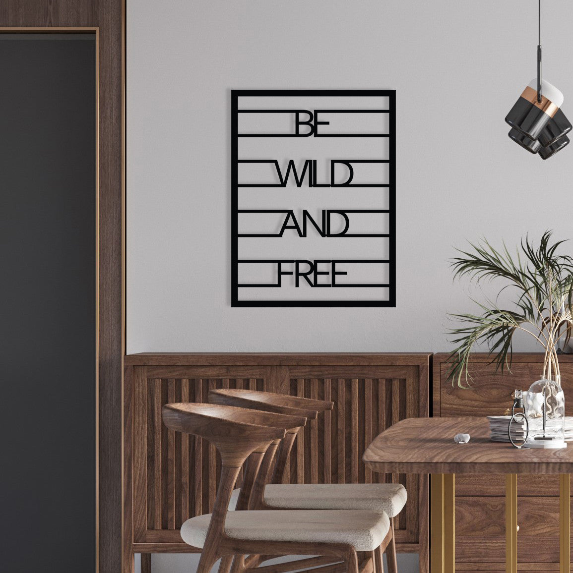 Quadro Decorativo de Parede em Metal "Be Wild And Free" - Preto, 40 x 52 cm