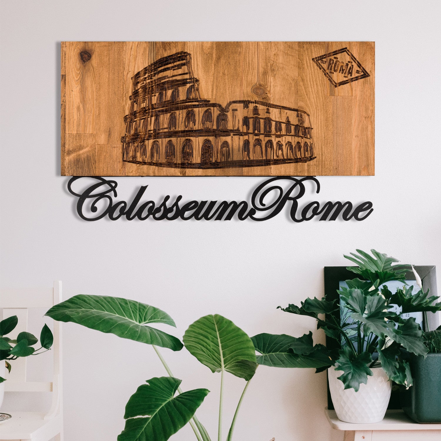 Rome – Acessório Decorativo de Parede em Metal Preto com Moldura de Nogueira, 58 x 33 cm