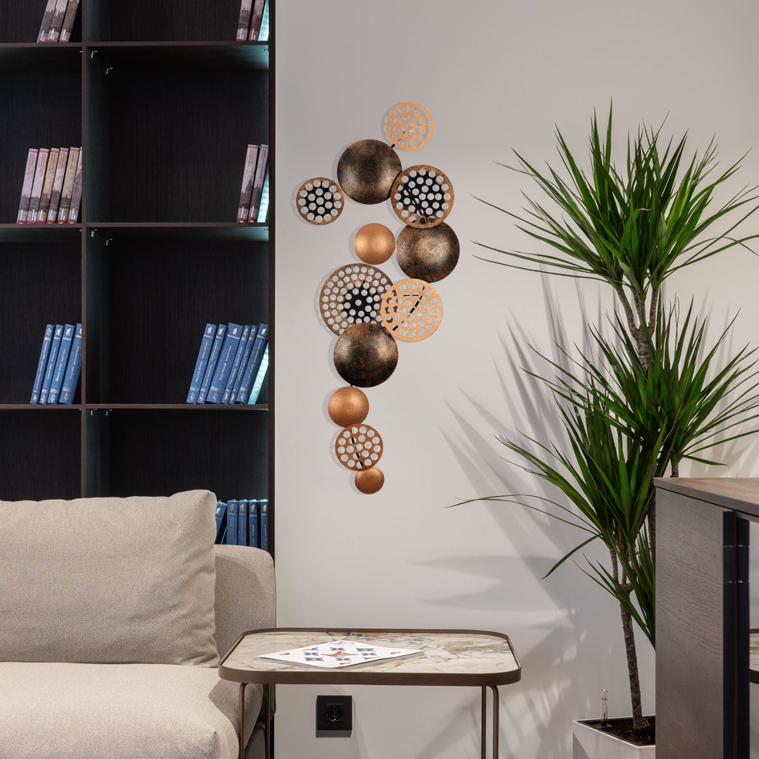Acessório de parede decorativo de metal pintado à mão, 90 x 8 x 42 cm | 100% metal, 0,8 mm de espessura | Variações de cores exclusivas para uma decoração elegante
