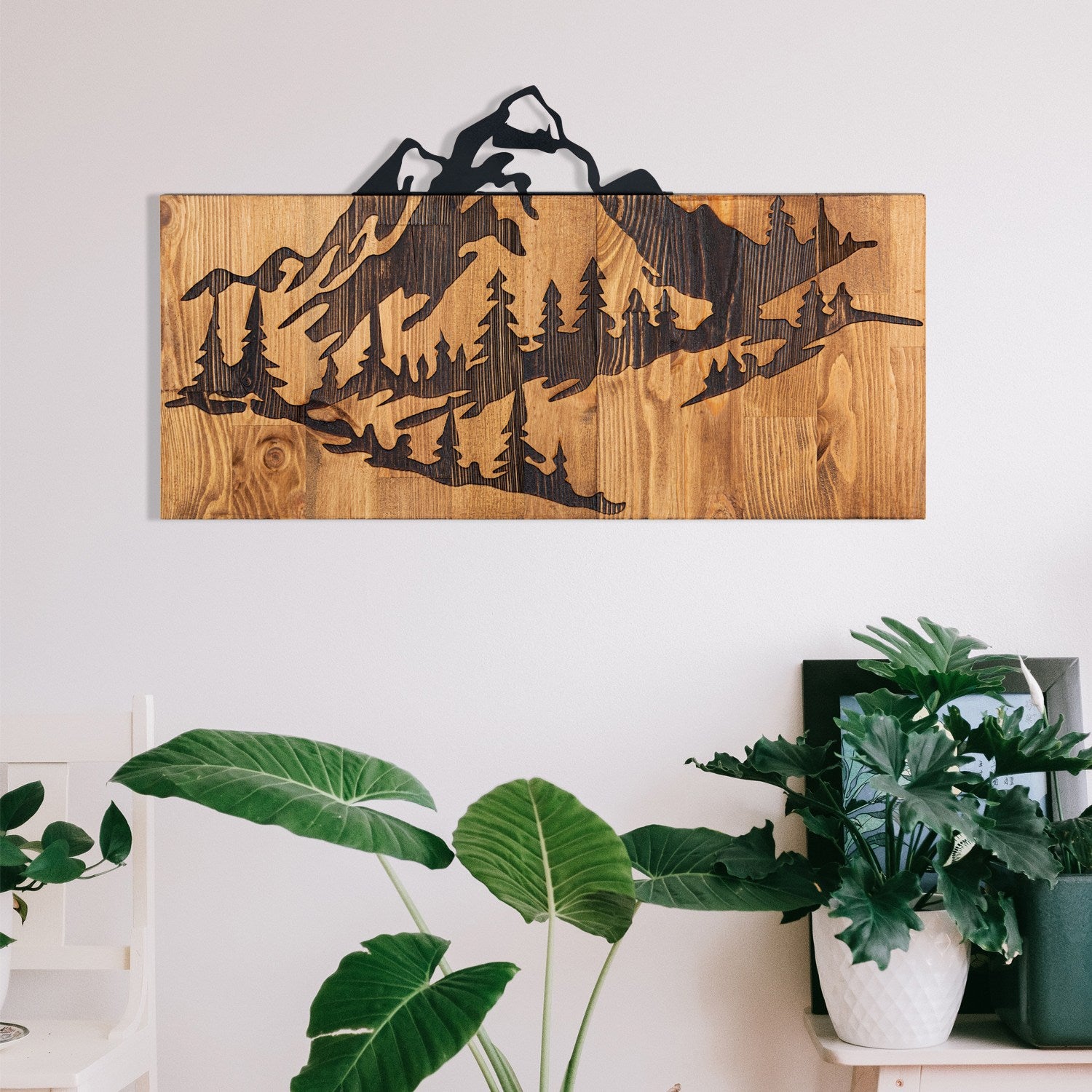 Nature – Acessório Decorativo de Parede em Metal Preto com Moldura em Nogueira, 57,5 x 33 cm