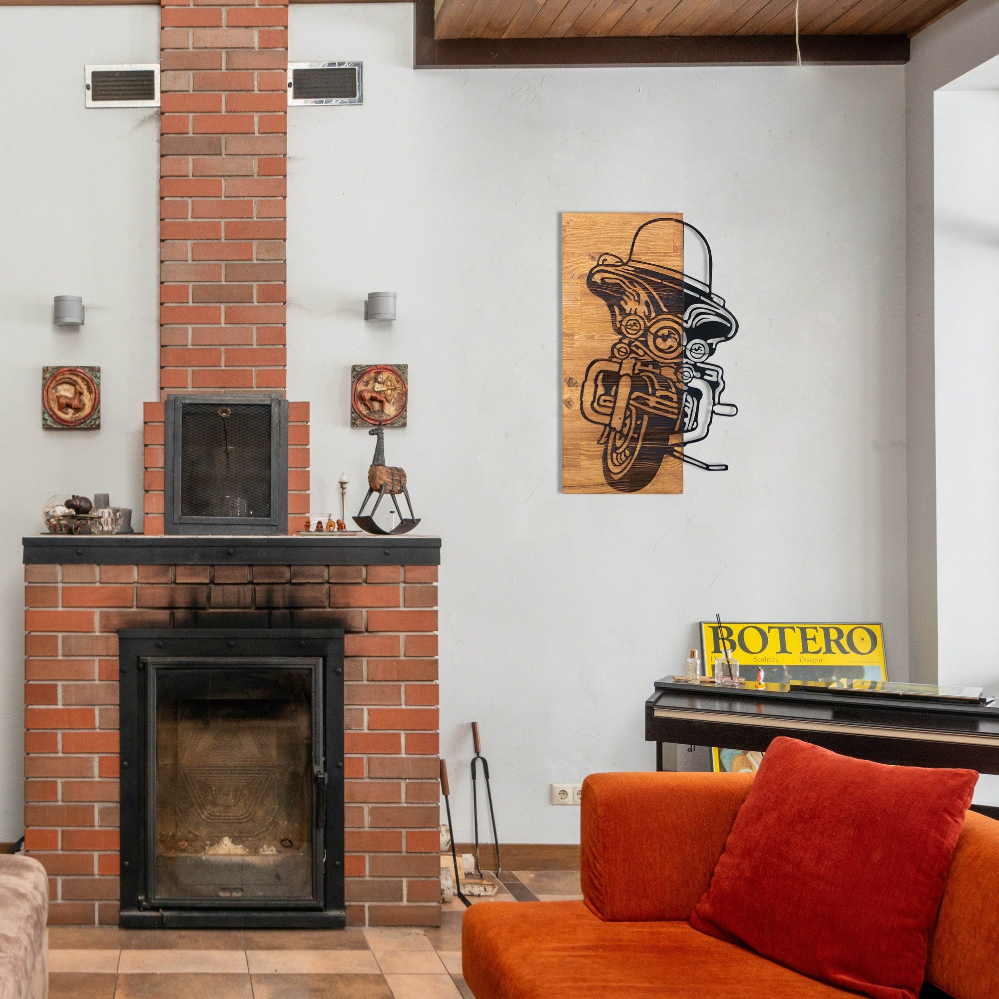 Chopper 1 — Quadro Decorativo de Parede em Metal Preto com Moldura de Nogueira (36 x 57,5 cm)