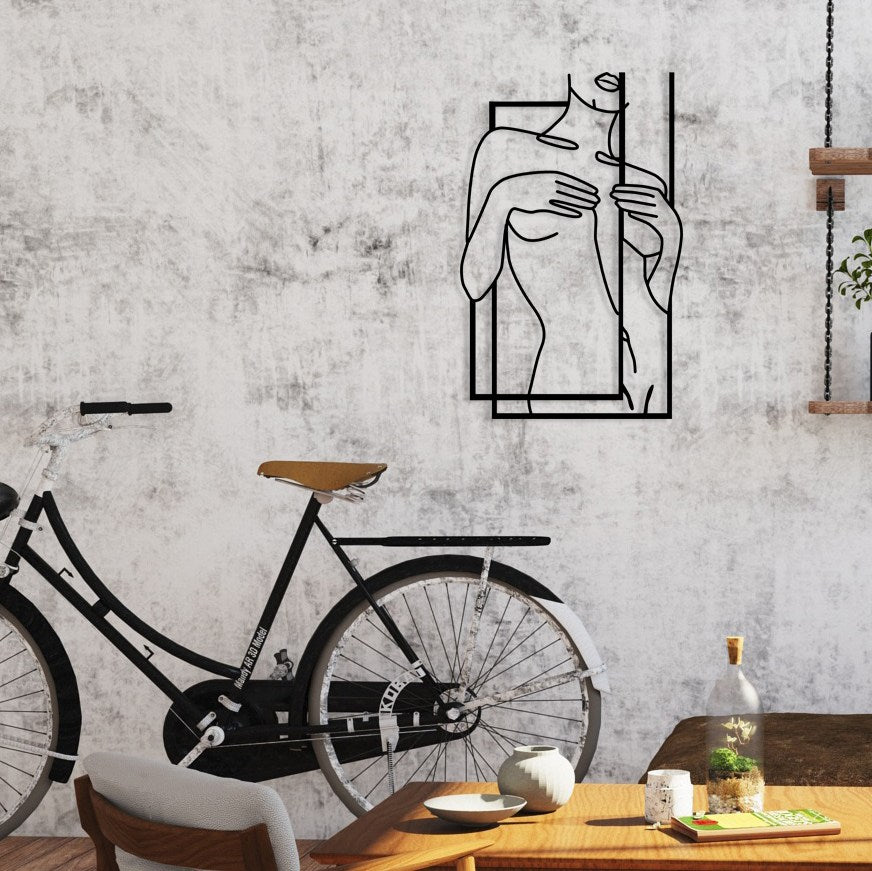 Mulher Bonita — Acessório Decorativo de Parede em 100% Metal Preto (32 x 50 cm)