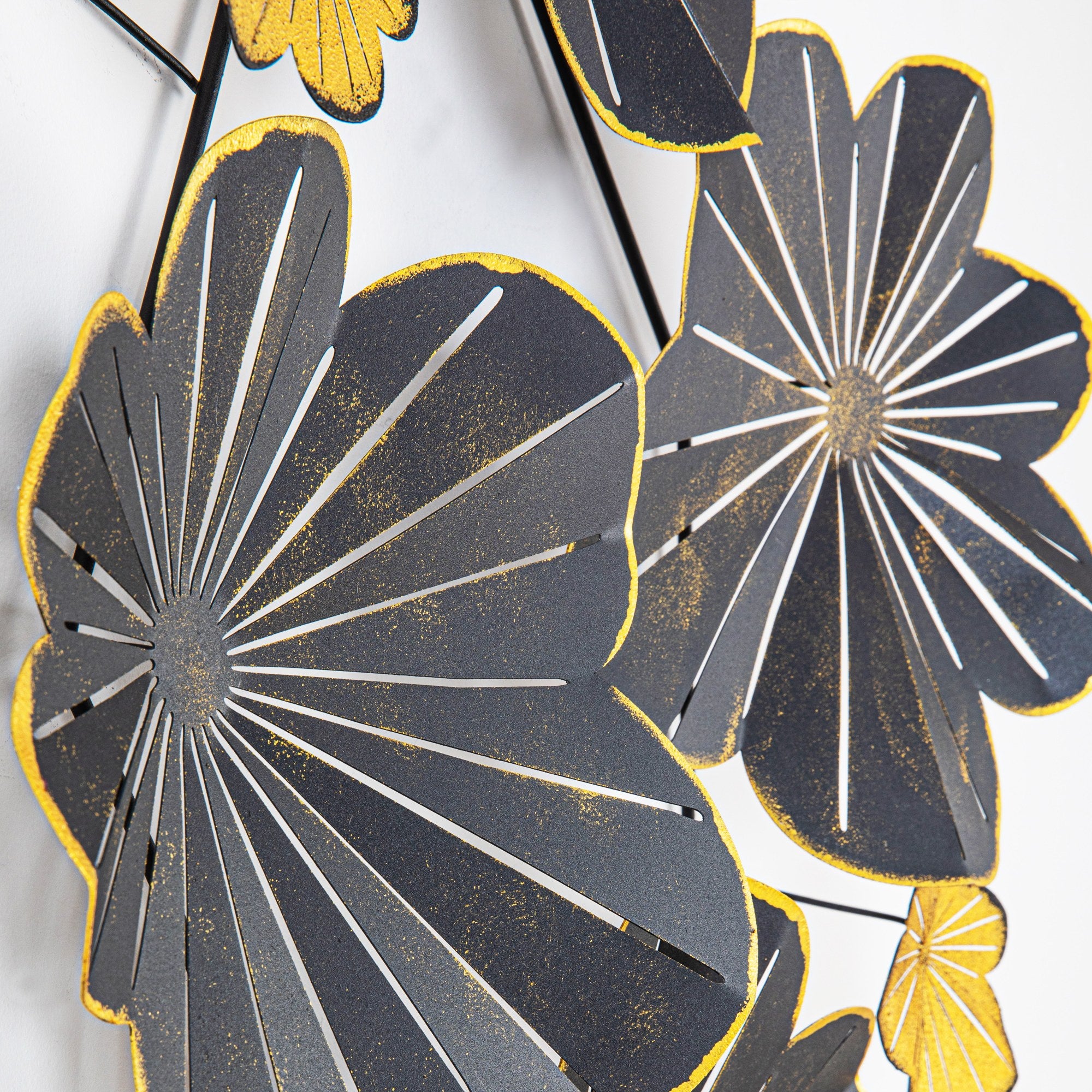 Kadem — Acessório Decorativo de Parede em Metal Multicolor (100% metal, 125 x 14 x 61,5 cm)