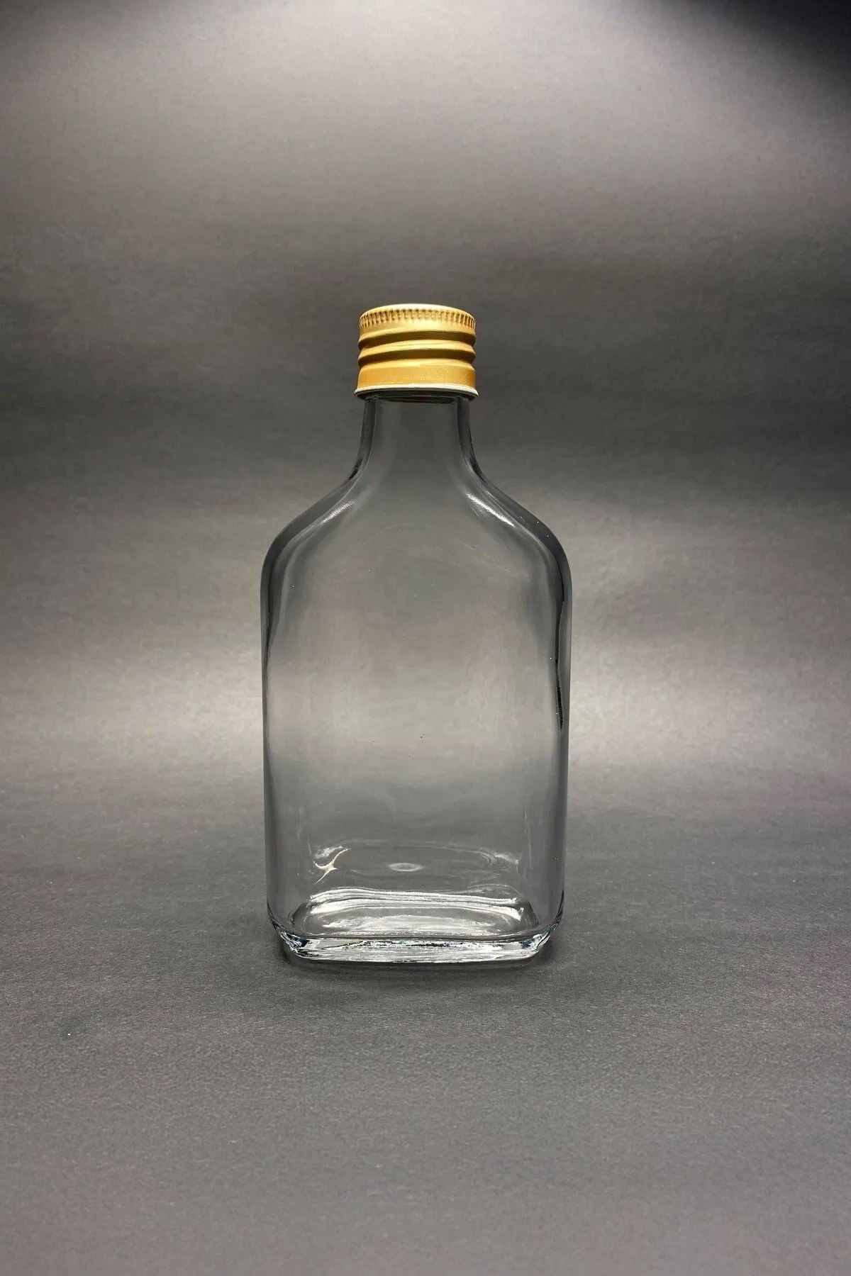 Conjunto de garrafas de vidro – 15,5 x 7,5 cm (2 peças) e 24 x 9 cm (1 peça) – Transparente e Dourado – Vidro