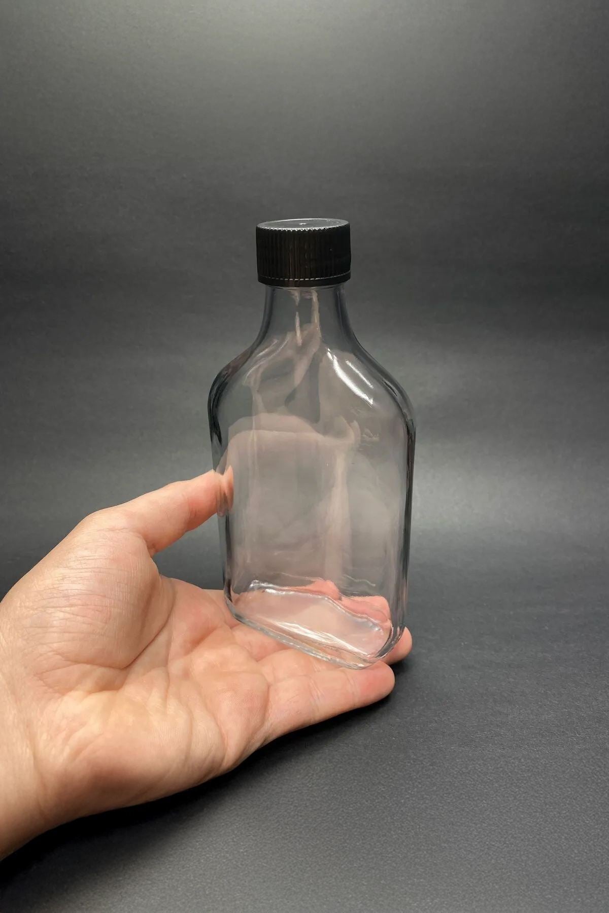 Conjunto de garrafas de vidro – 15,5 x 7,5 cm – Transparentes e Pretas – Vidro