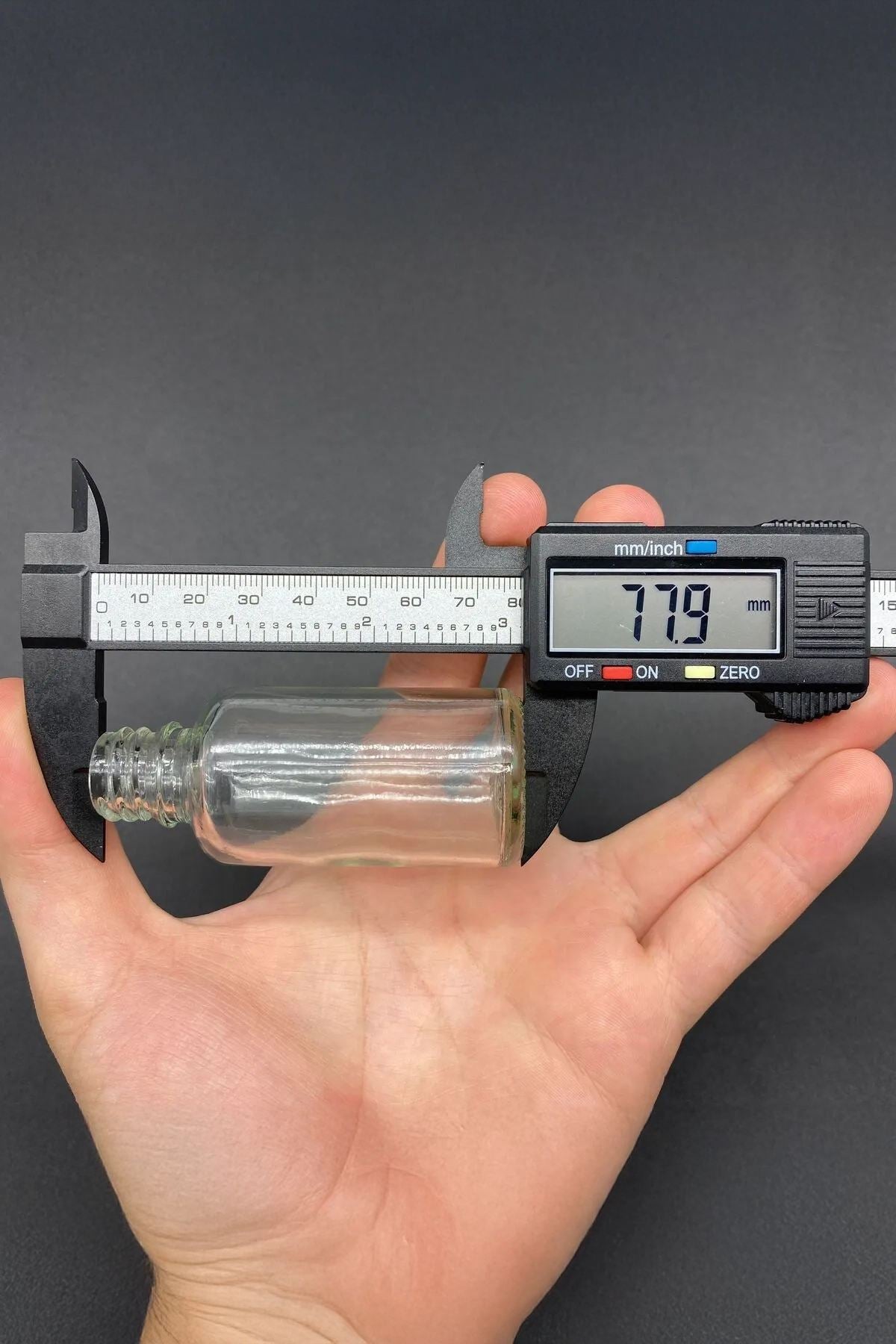 Conjunto de Garrafas de Vidro – 3,3 x 7,8 cm – Transparente e Dourado – Vidro