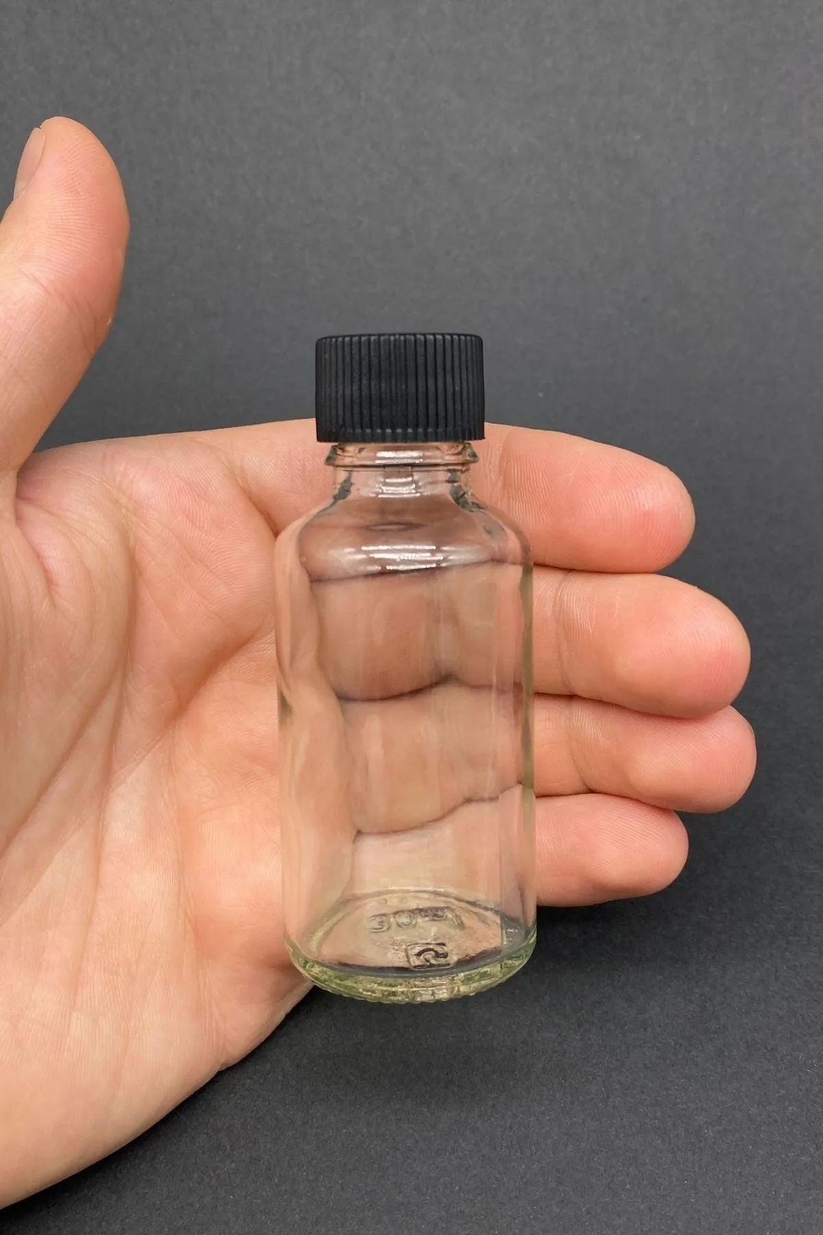 Conjunto de Garrafas de Vidro – 3,3 x 7,8 cm – Transparente e Preto – Vidro