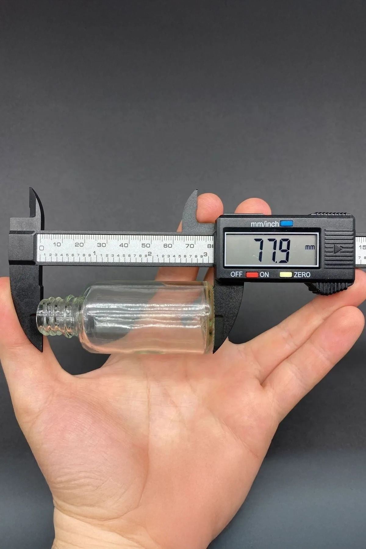 Conjunto de Garrafas de Vidro – 3,3 x 7,8 cm – Transparente e Dourado – Vidro