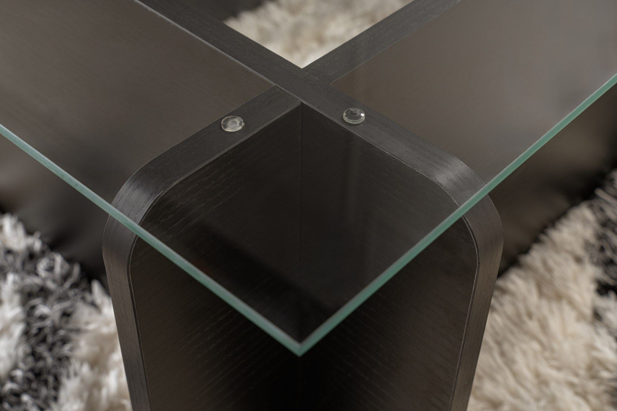 Mesa de Centro Elegante, Acabamento em Madeira Preta, 105 x 30 x 65 cm | Tampo 100% Vidro Temperado, Estrutura com Revestimento em Melamina de 18 mm de Espessura | Design Moderno e Elegante
