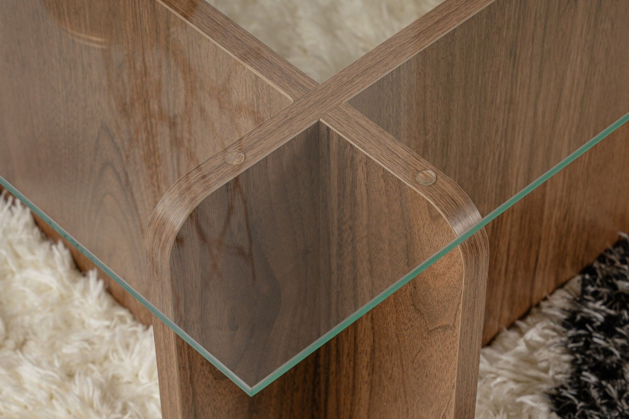 Mesa de Centro Elegante, Acabamento em Nogueira, 105 x 30 x 65 cm | Tampo 100% Vidro Temperado, Estrutura com Revestimento em Melamina de 18 mm de Espessura | Perfeita para Salas de Estar Modernas
