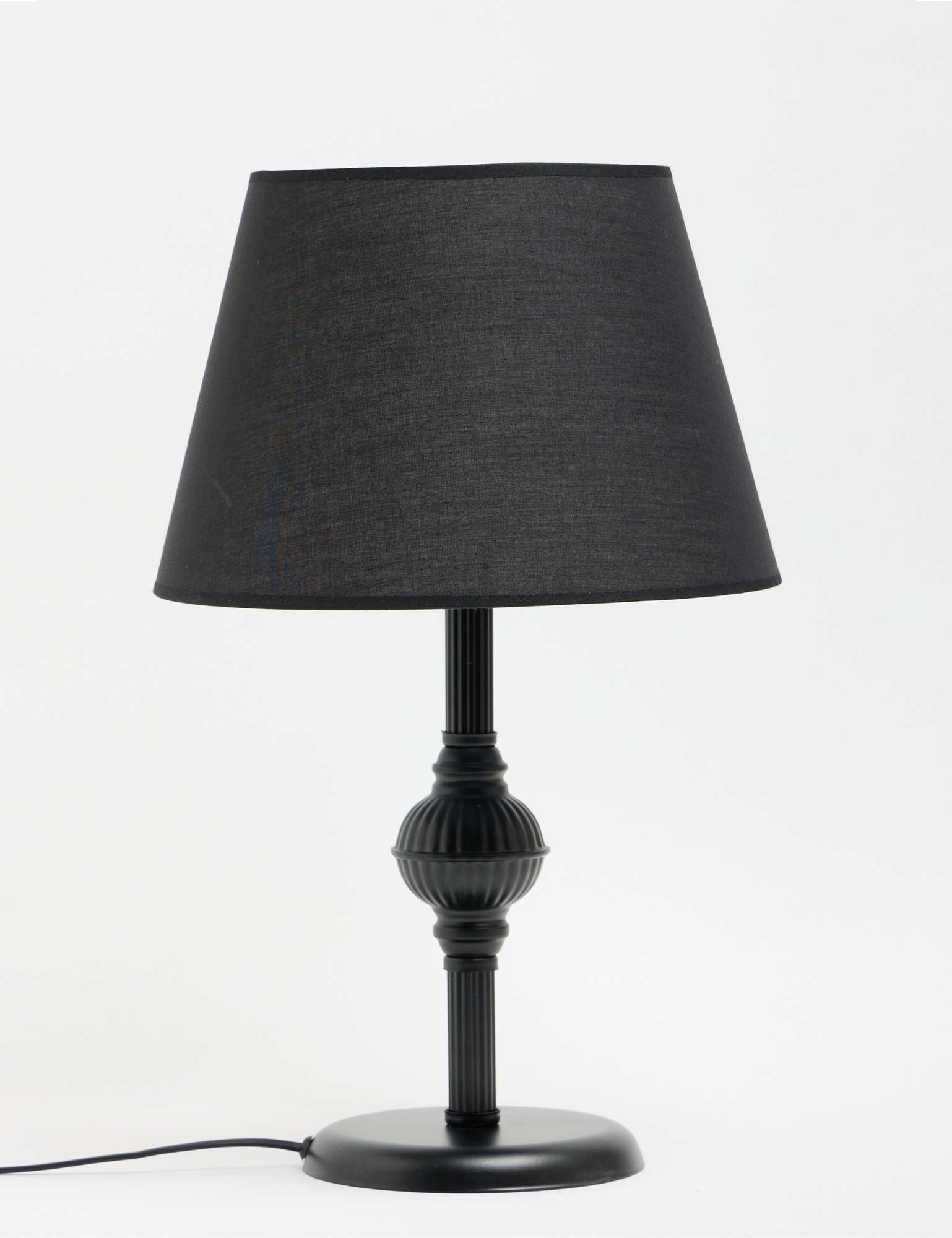 Candeeiro de mesa-Riga-Preto