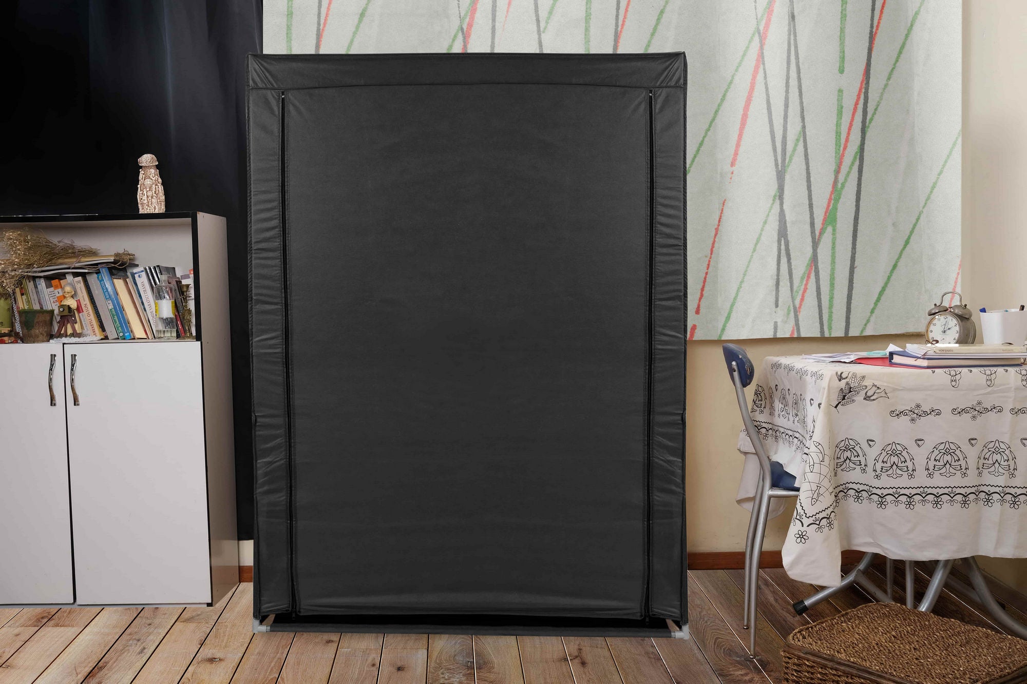 Guarda-roupa moderno – 102 cm x 146 cm x 45 cm – Preto – Metal