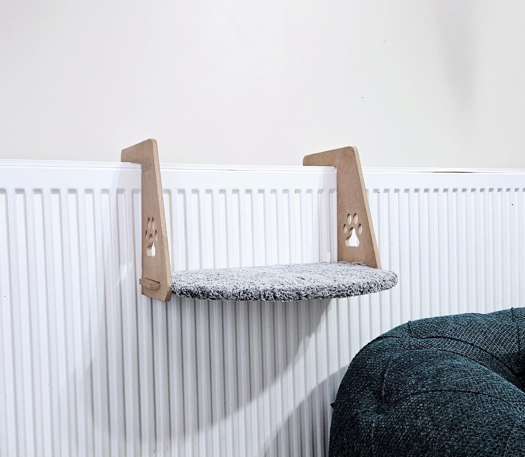 Cama para animais de estimação – 34 cm x 24 cm x 55 cm – Cinzento – MDF