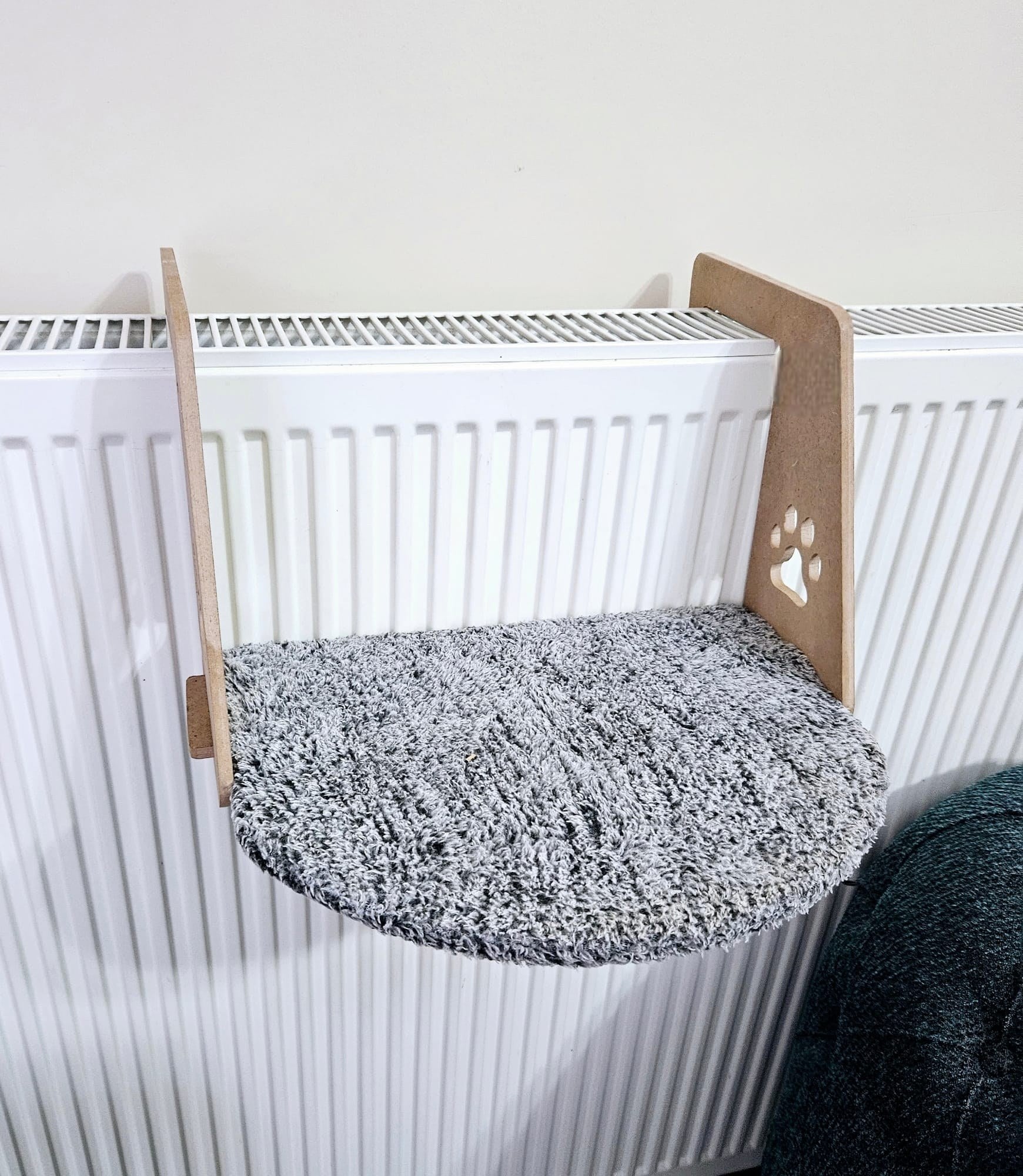 Cama para animais de estimação – 34 cm x 24 cm x 55 cm – Cinzento – MDF