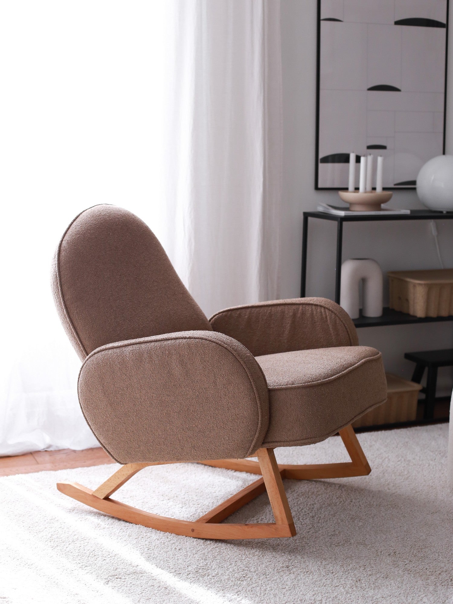 Poltrona Elegante, Veludo Cotelê Marrom, 78 x 91 x 75 cm | 100% Poliéster, Estrutura em Faia, Pernas de 28 cm | Conforto e Estilo para Sala de Estar e Escritório