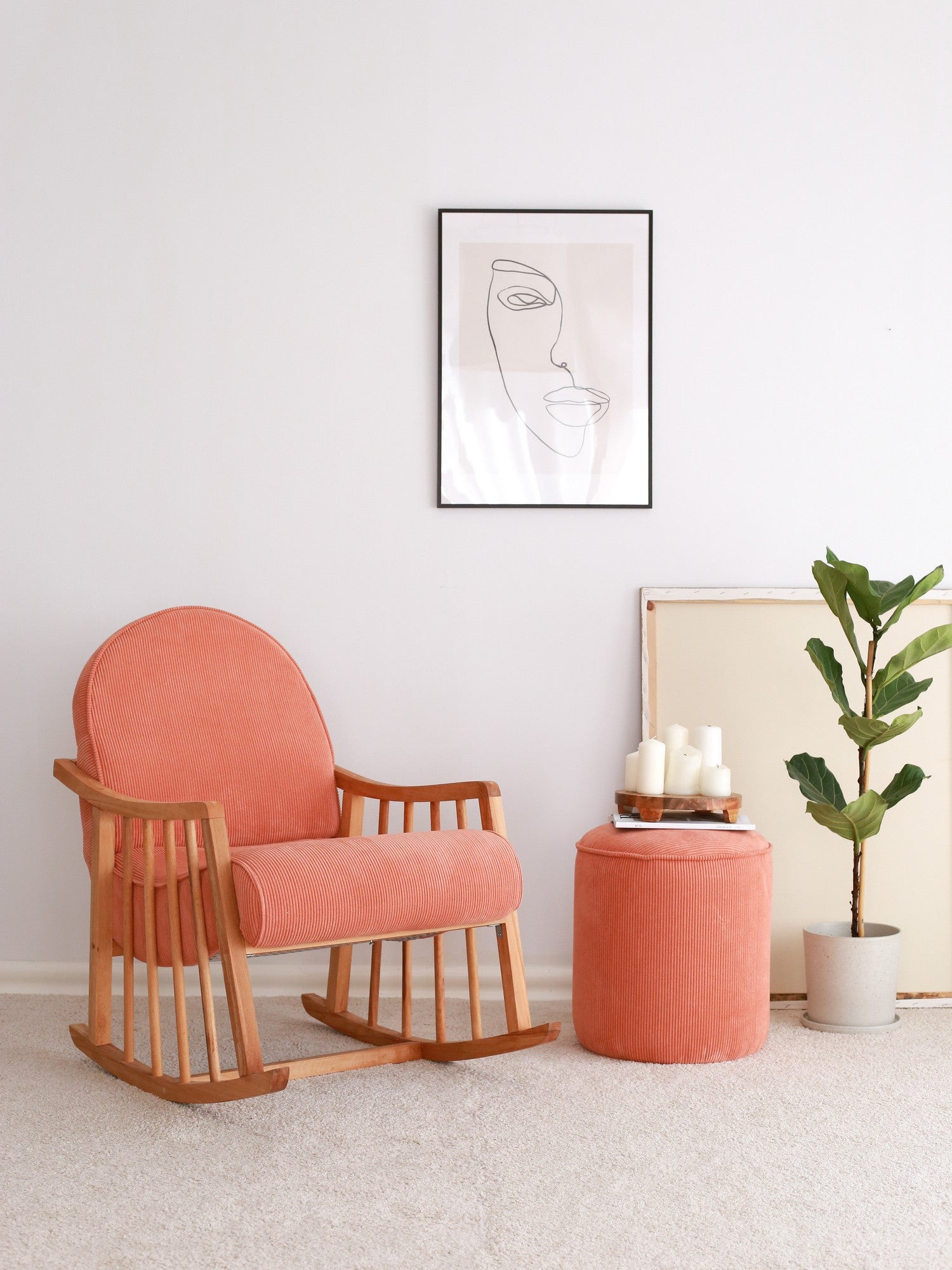 Poltrona Elegante Coral, Veludo Cotelê, 80 cm L x 93 cm A x 68 cm P | 100% Poliéster, Estrutura em Faia | Conforto e Estilo para Sala de Estar e Escritório